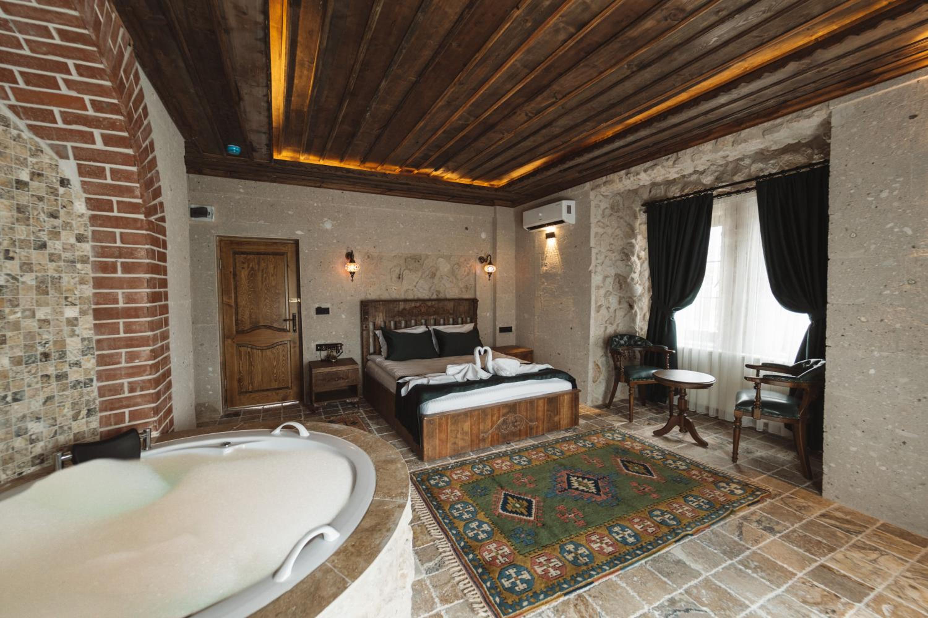 Superior Suite - Photo 7