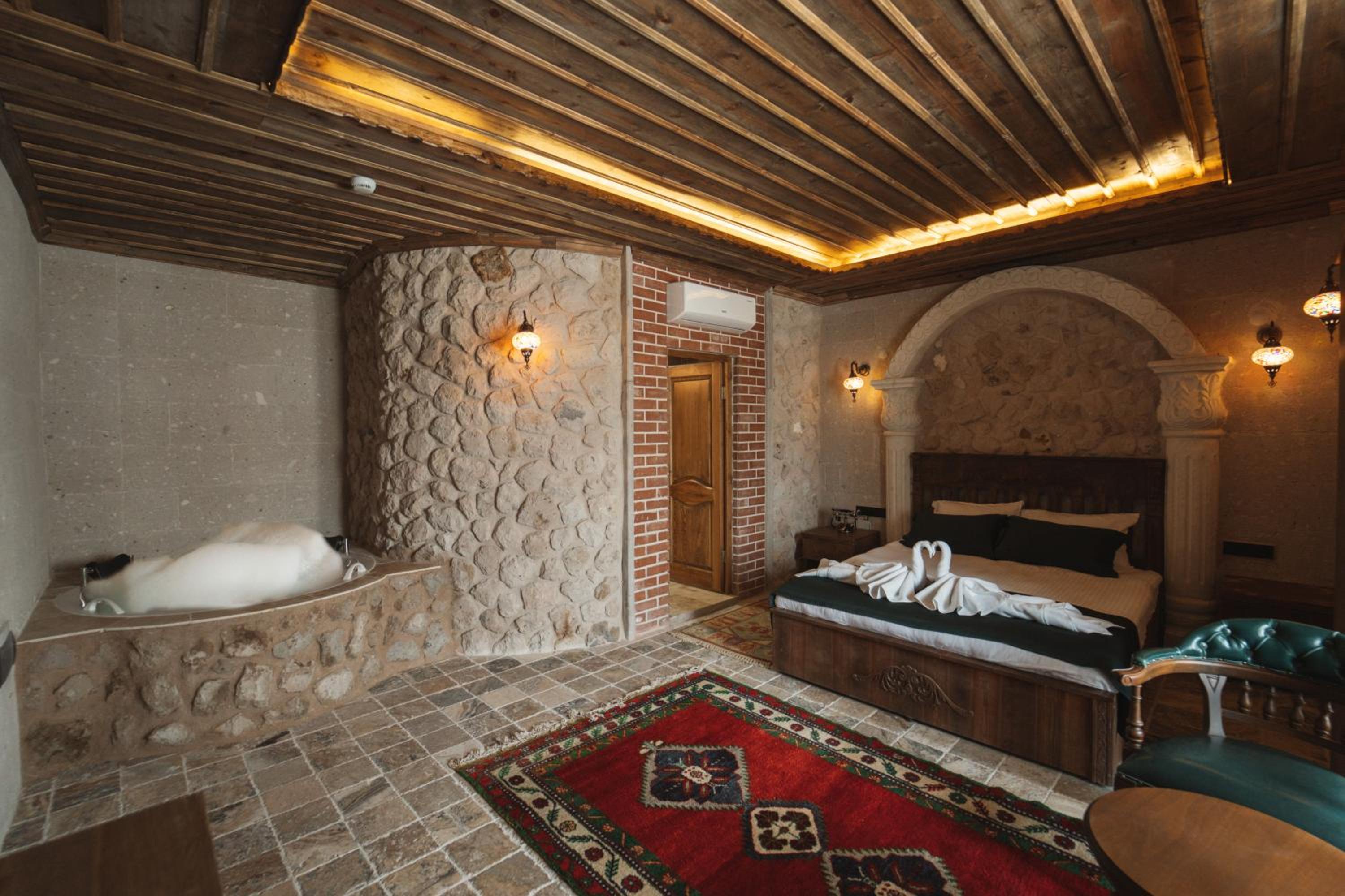 Superior Suite - Photo 6