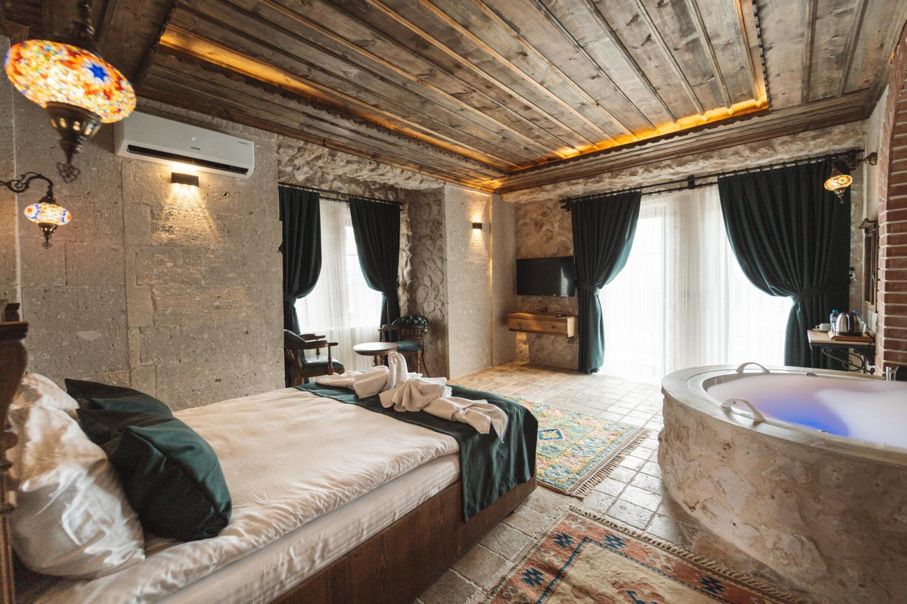 Superior Suite - Photo 3