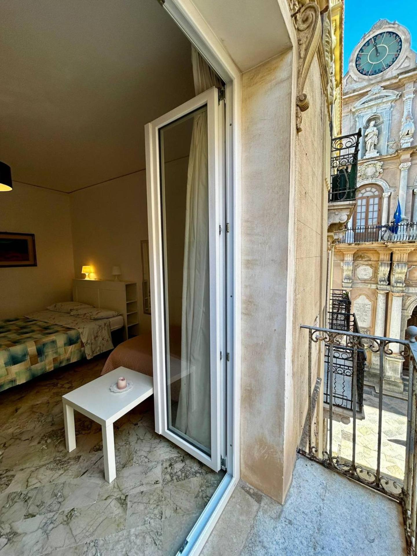 One-Bedroom Apartment with Balcony and City View photo 3