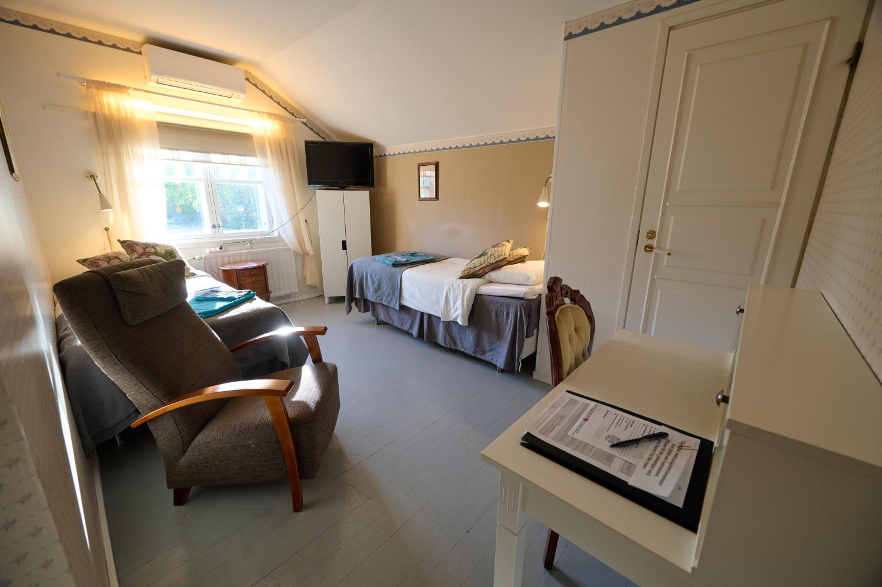 Standard Twin Room photo 2