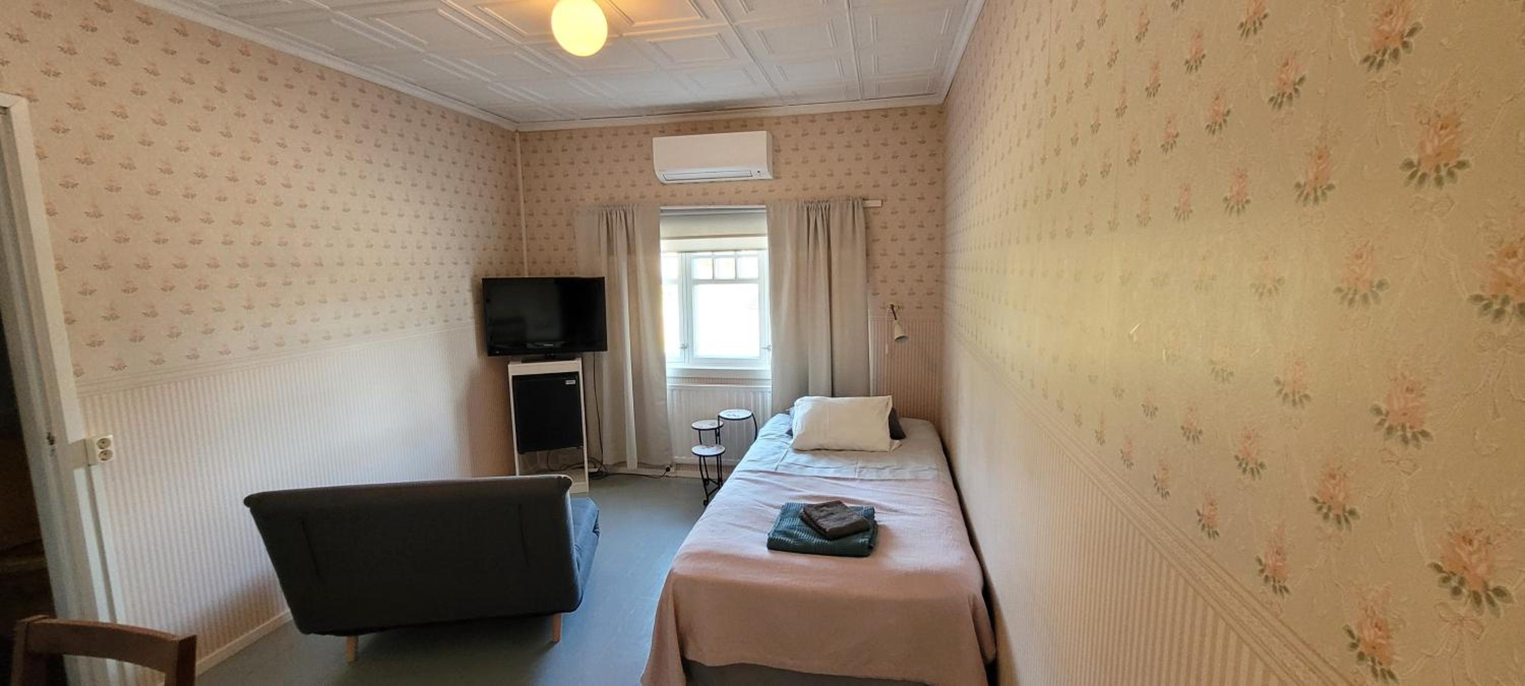 Budget Double Room photo 3