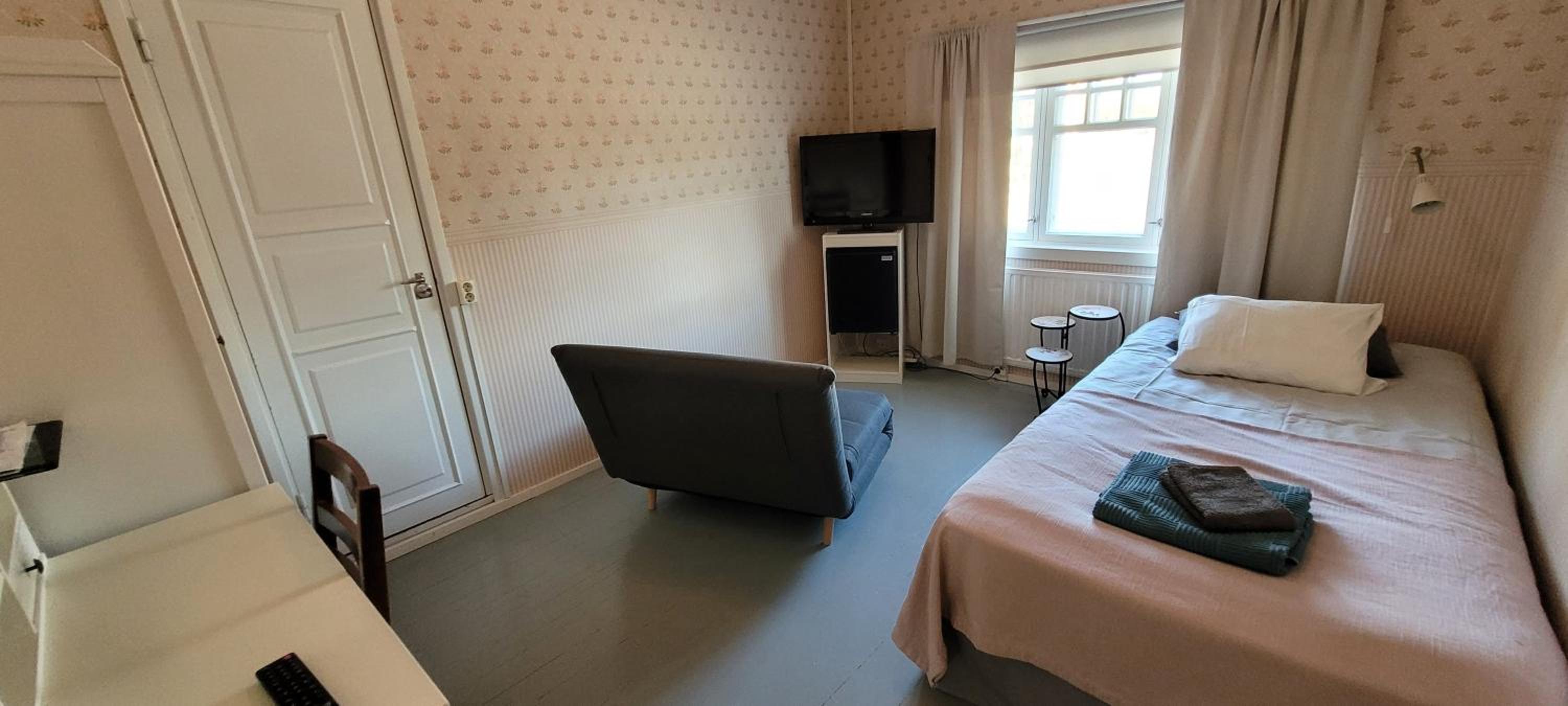 Budget Double Room photo 2