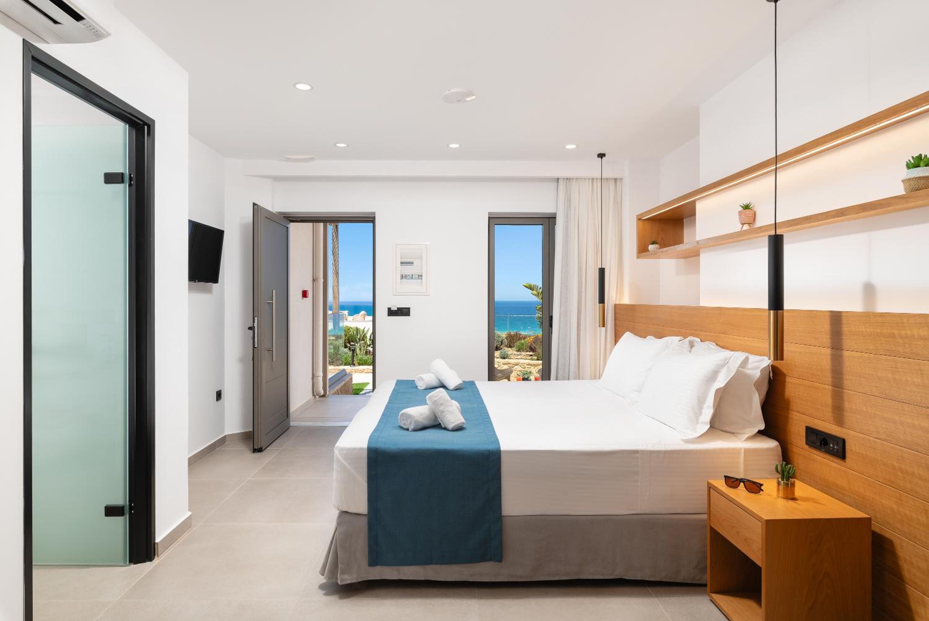 Double or Twin Room with Sea View photo 2