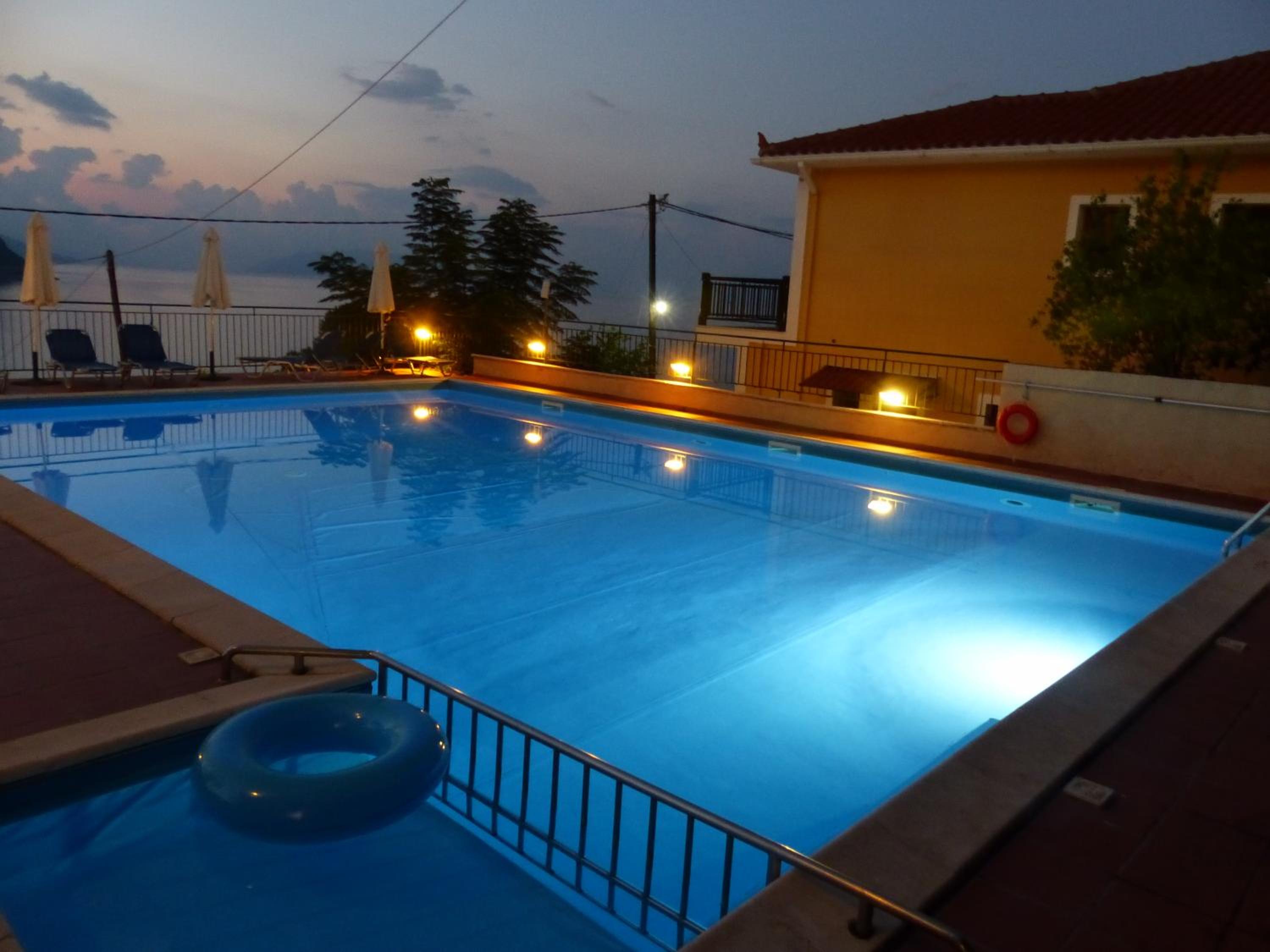 Standard Double or Twin Room with Sea View - Photo 17