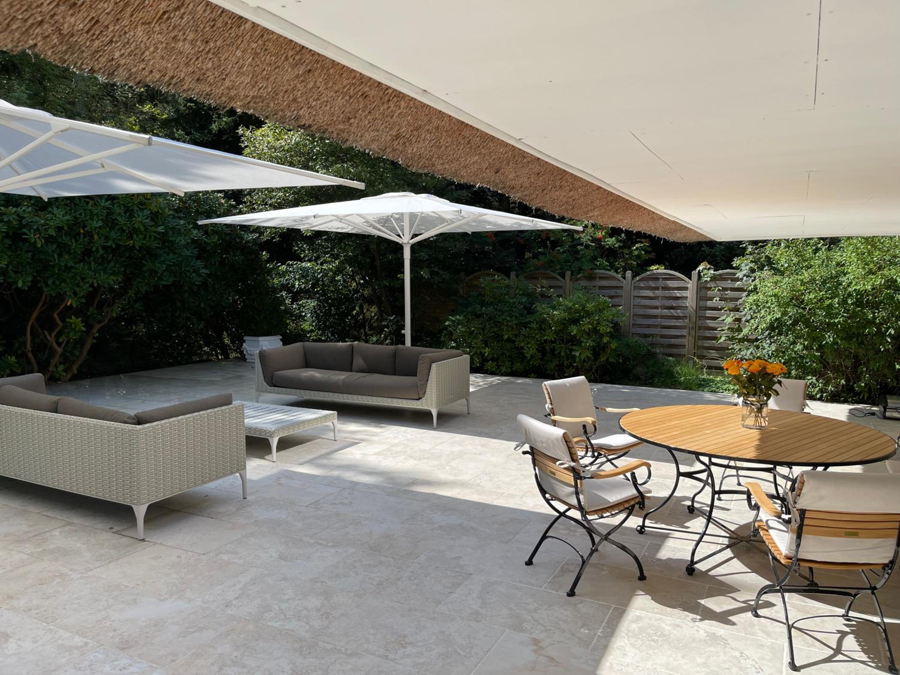Villa photo 2