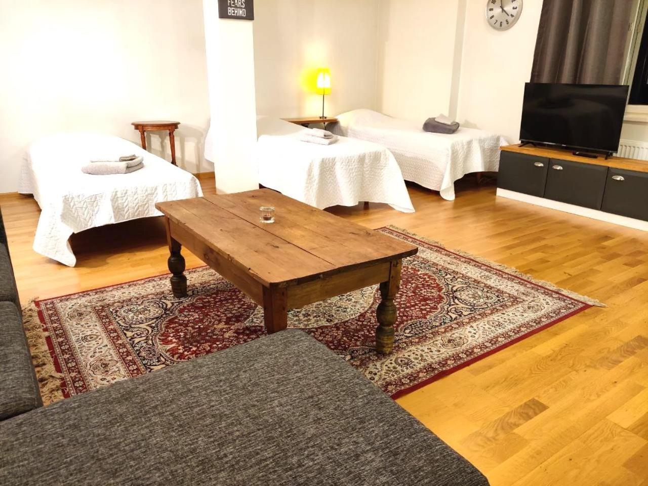 Studio Apartment - Photo 1