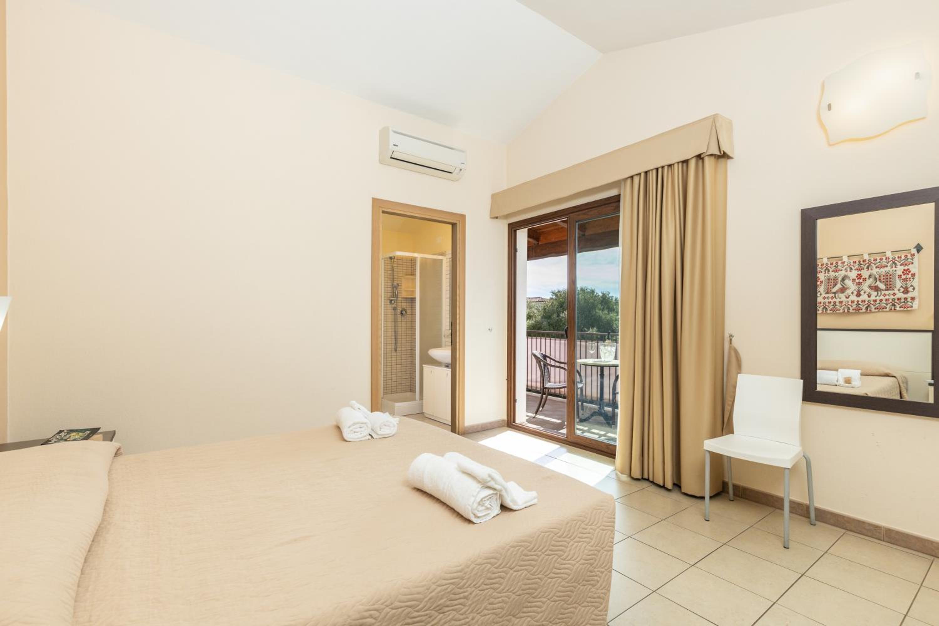 Double Room with Balcony and Sea View photo 3