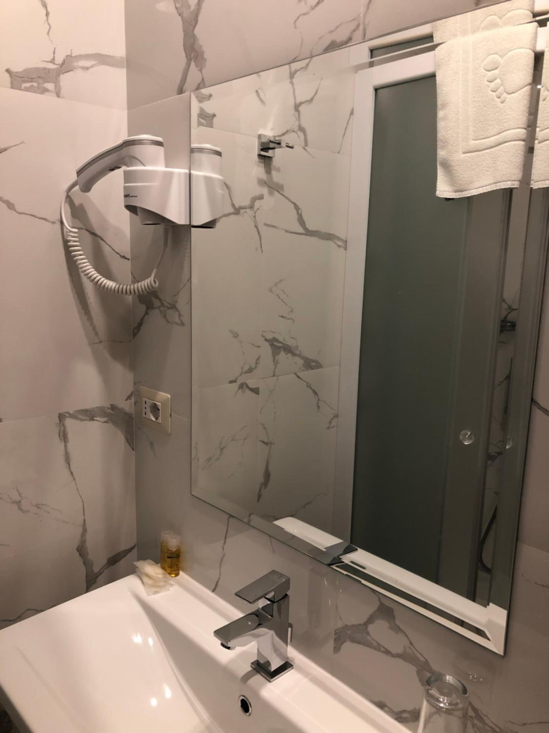 Budget Double Or Twin Room photo 2