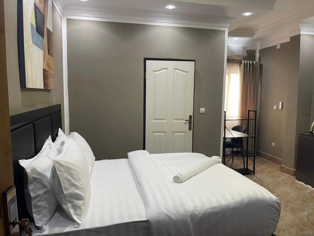 Budget Double Room photo 3
