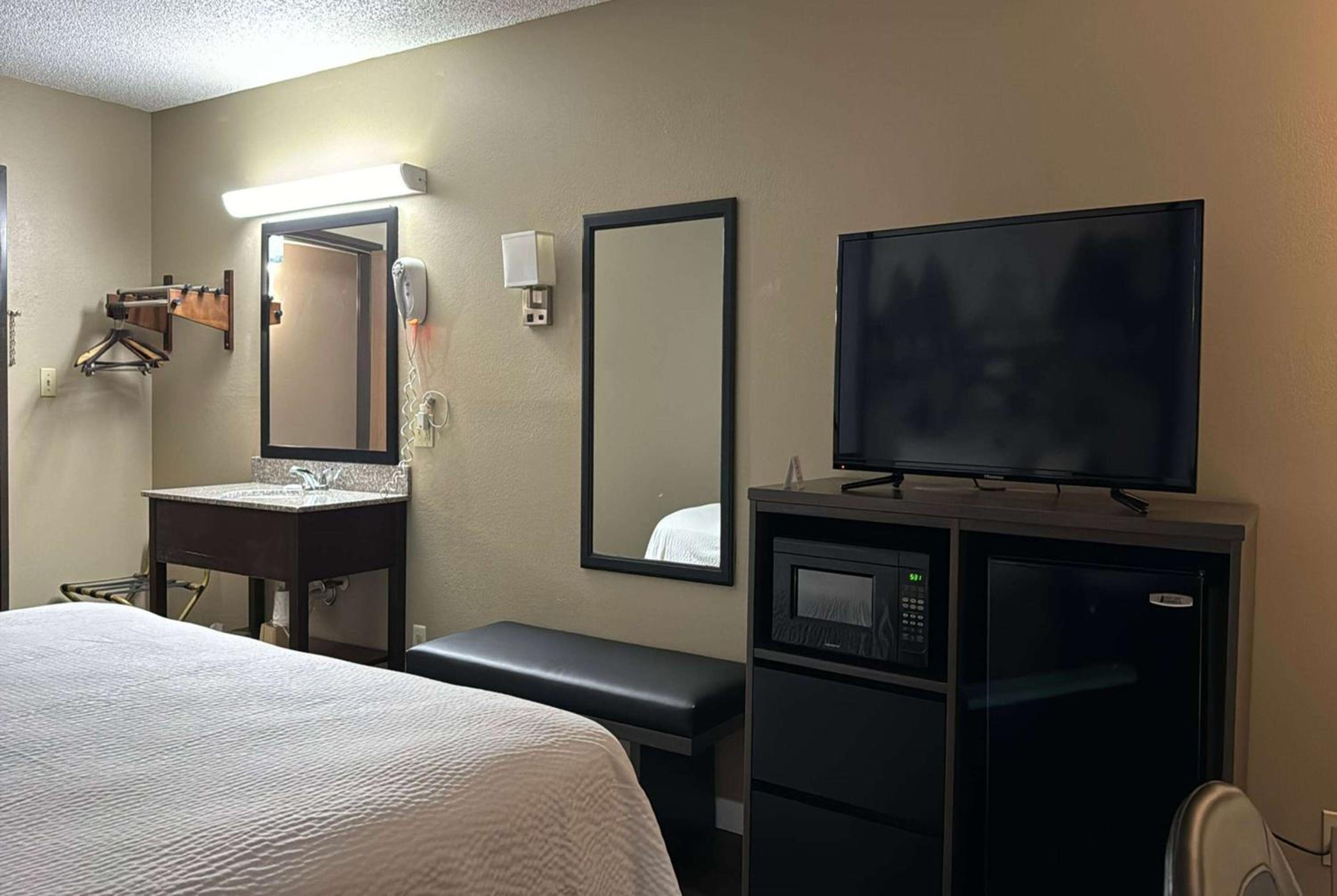 King Room- Non-Smoking photo 3