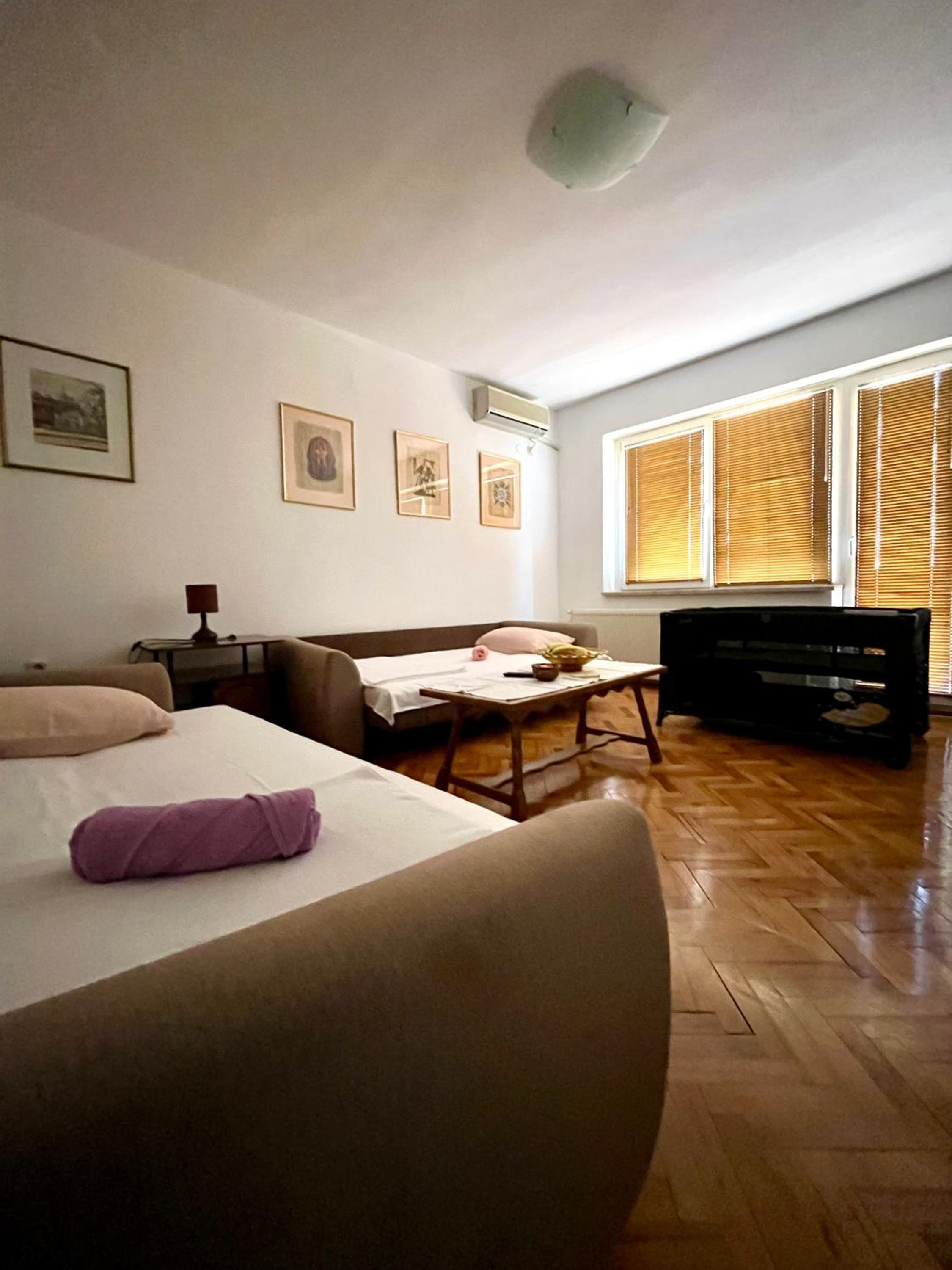 One-Bedroom Apartment photo 2