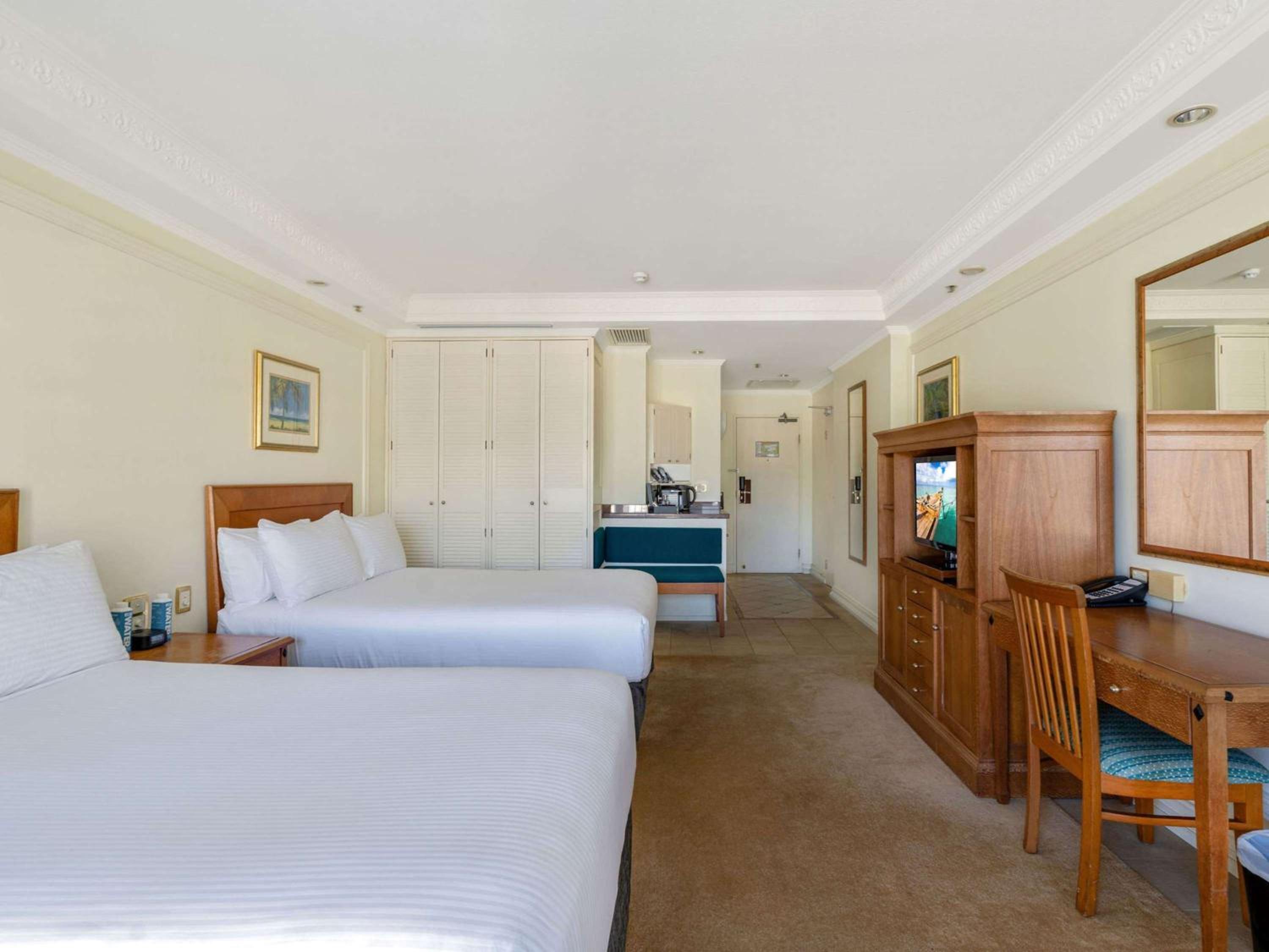 Classic Queen Room with Harbor View