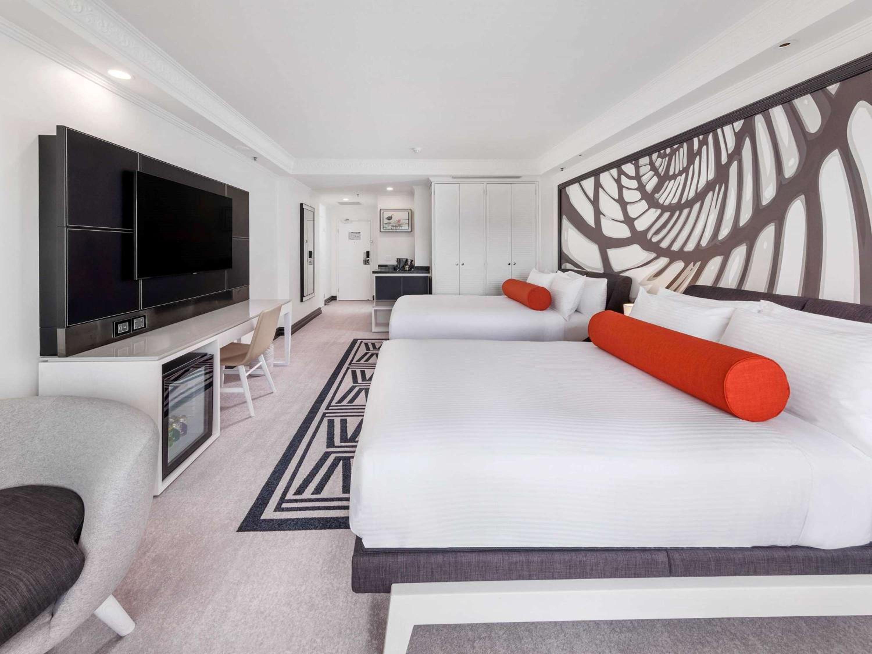 Grand Superior Twin Room with City or Mountain View - Photo 21