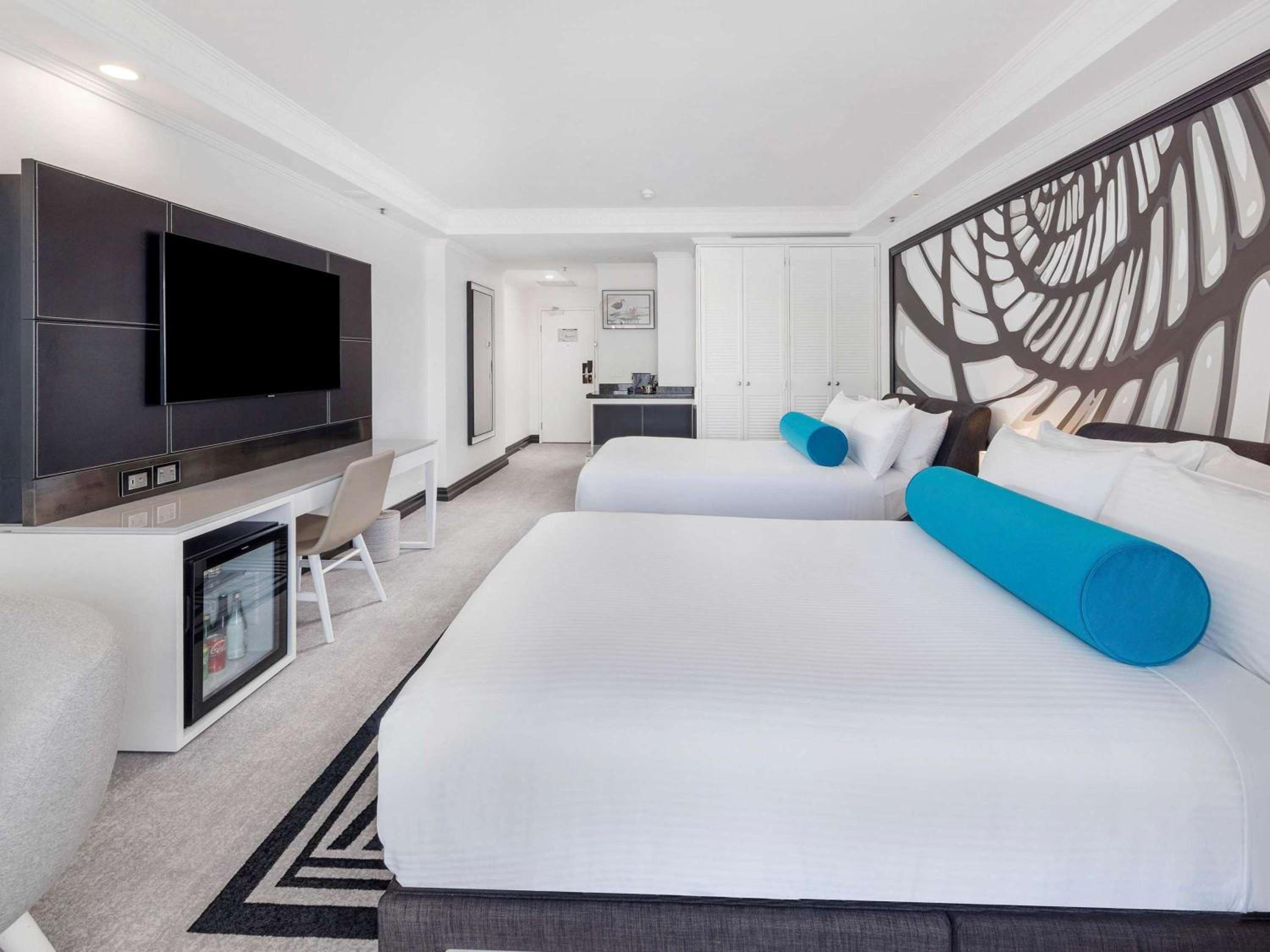 Grand Superior Twin Room with City or Mountain View - Photo 19