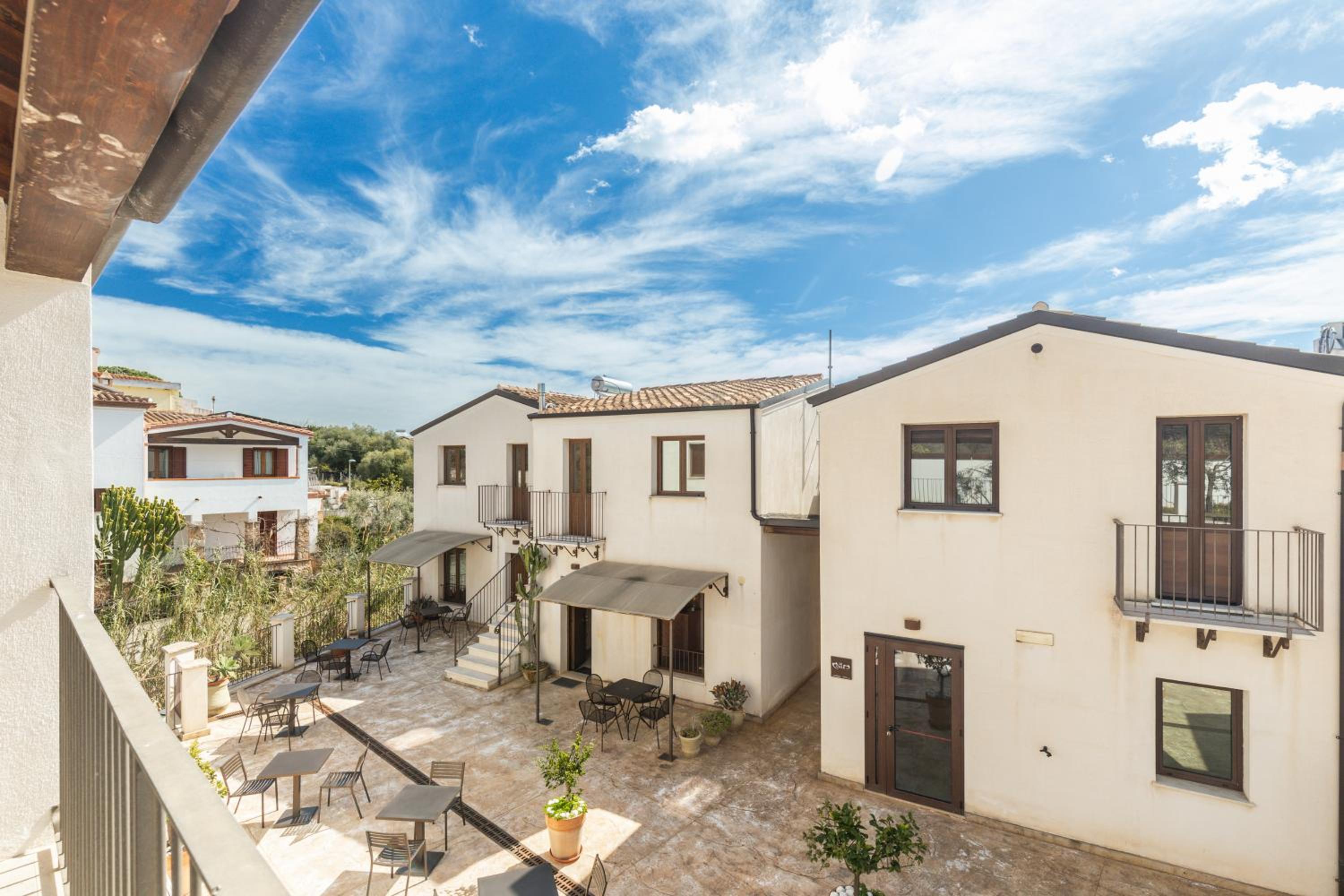 Double Room with Balcony and Sea View photo 2