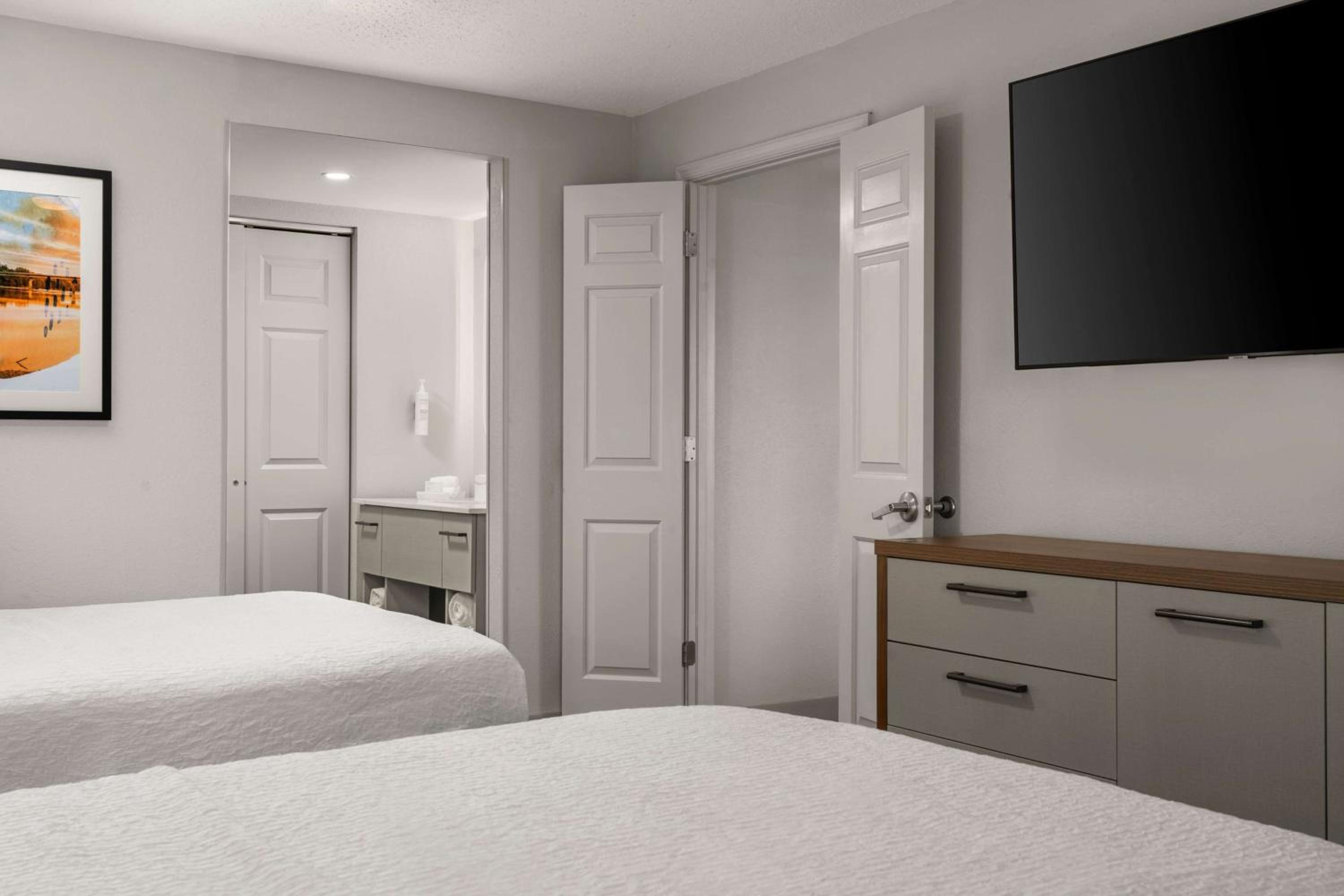 One-Bedroom Suite with Two Double Beds - Non-Smoking - Photo 5