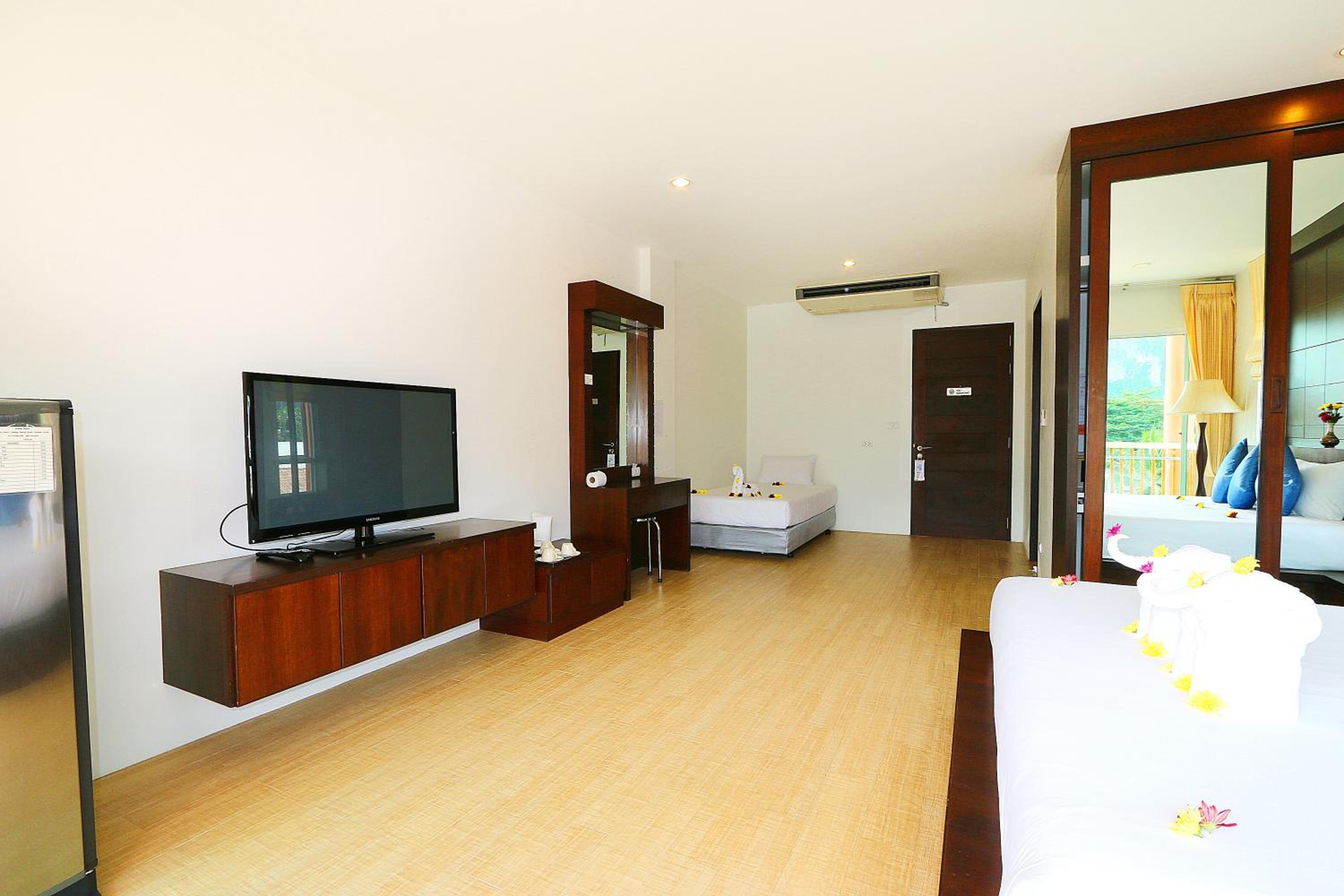 Deluxe Triple Room - Photo 8