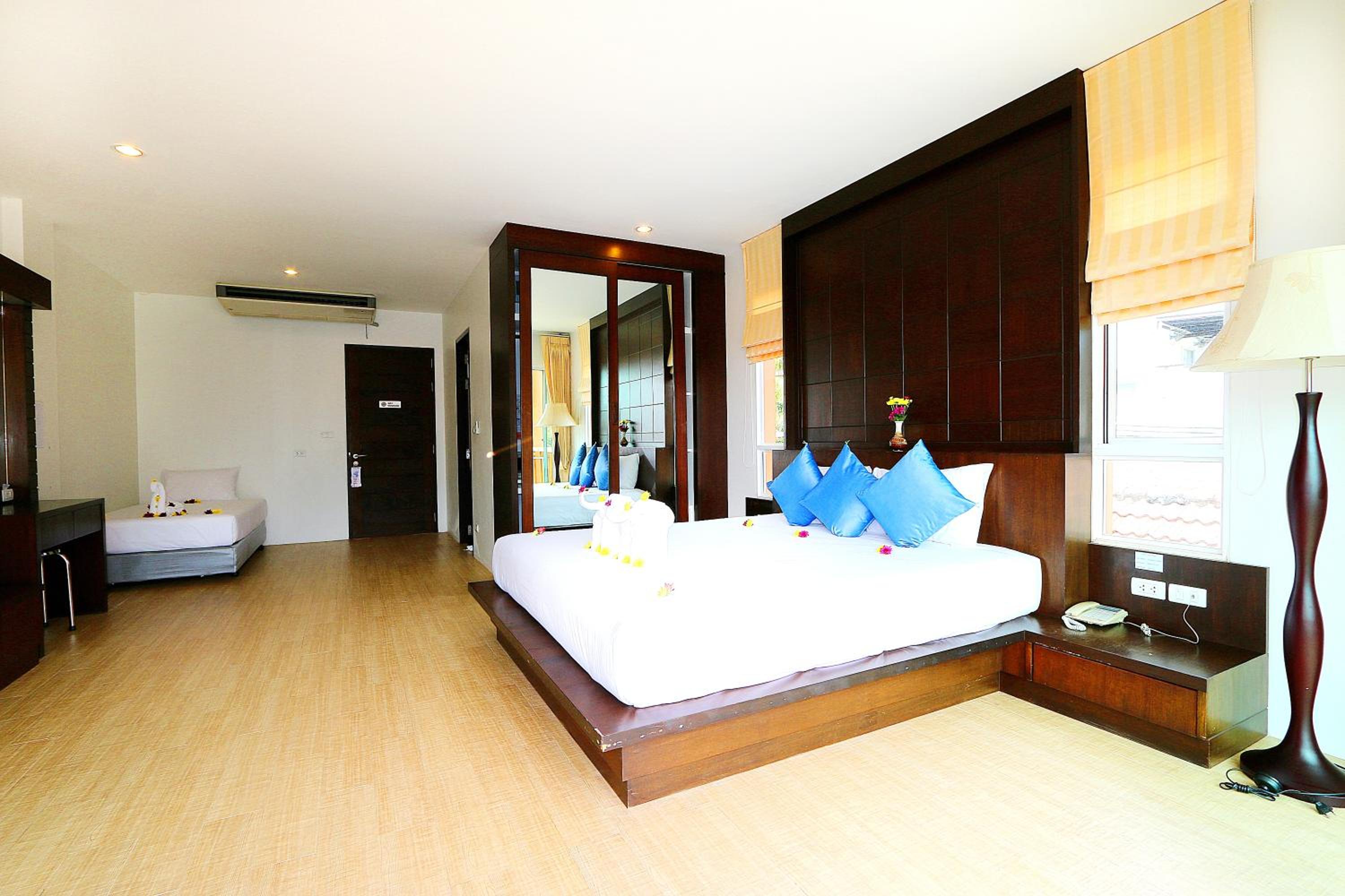 Deluxe Triple Room - Photo 9