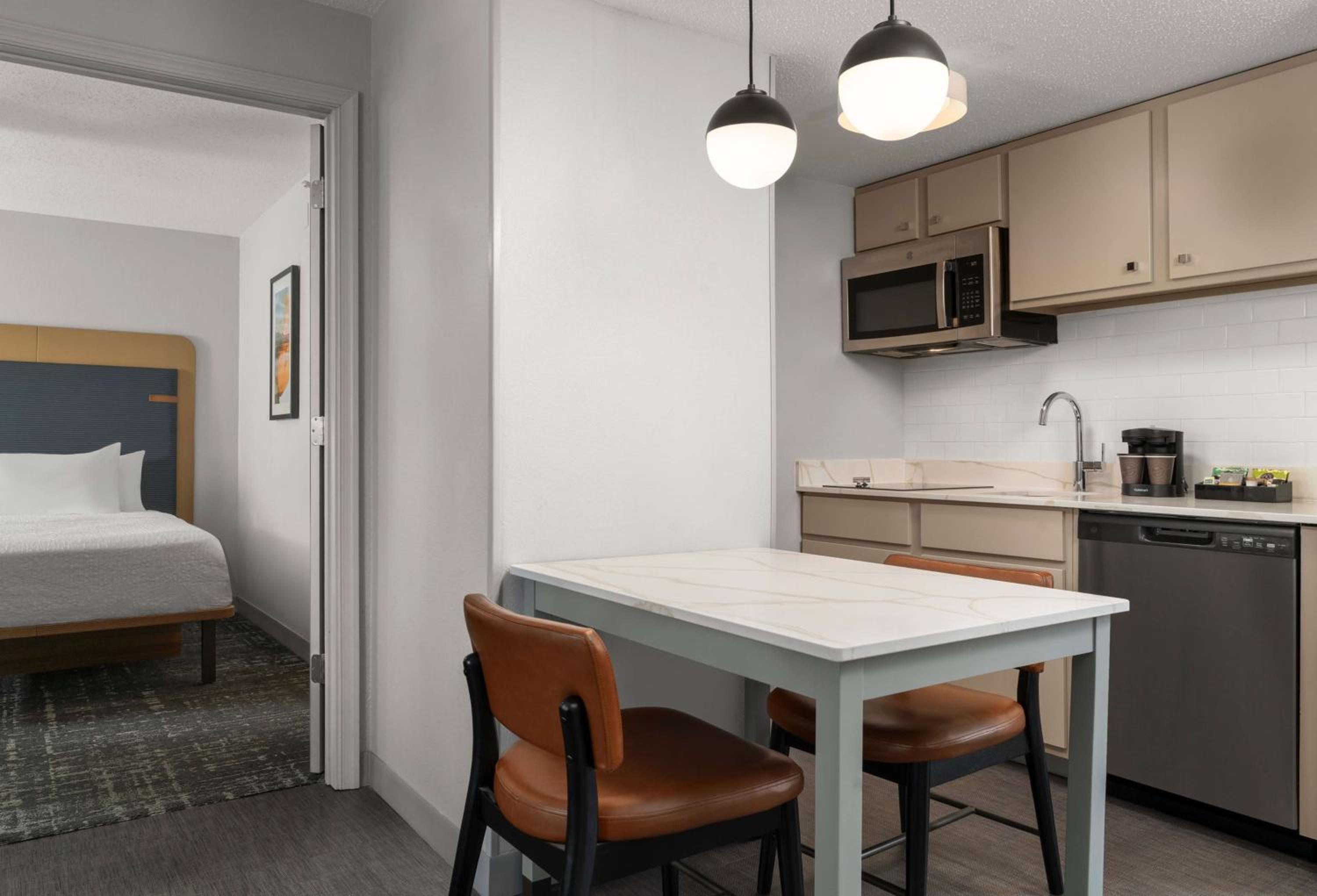 One-Bedroom Suite with Two Double Beds - Non-Smoking - Photo 13