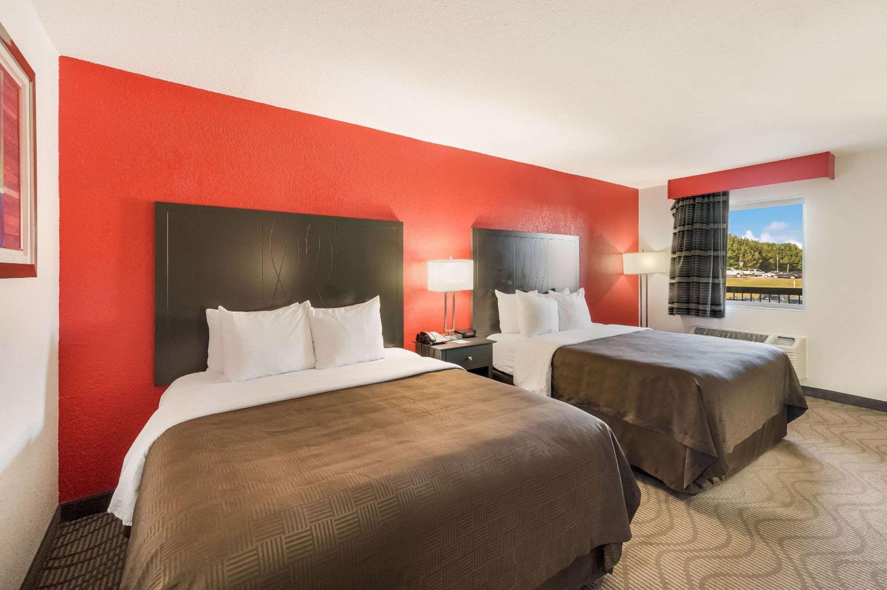 Queen Room With Two Queen Beds - Non-Smoking photo 1
