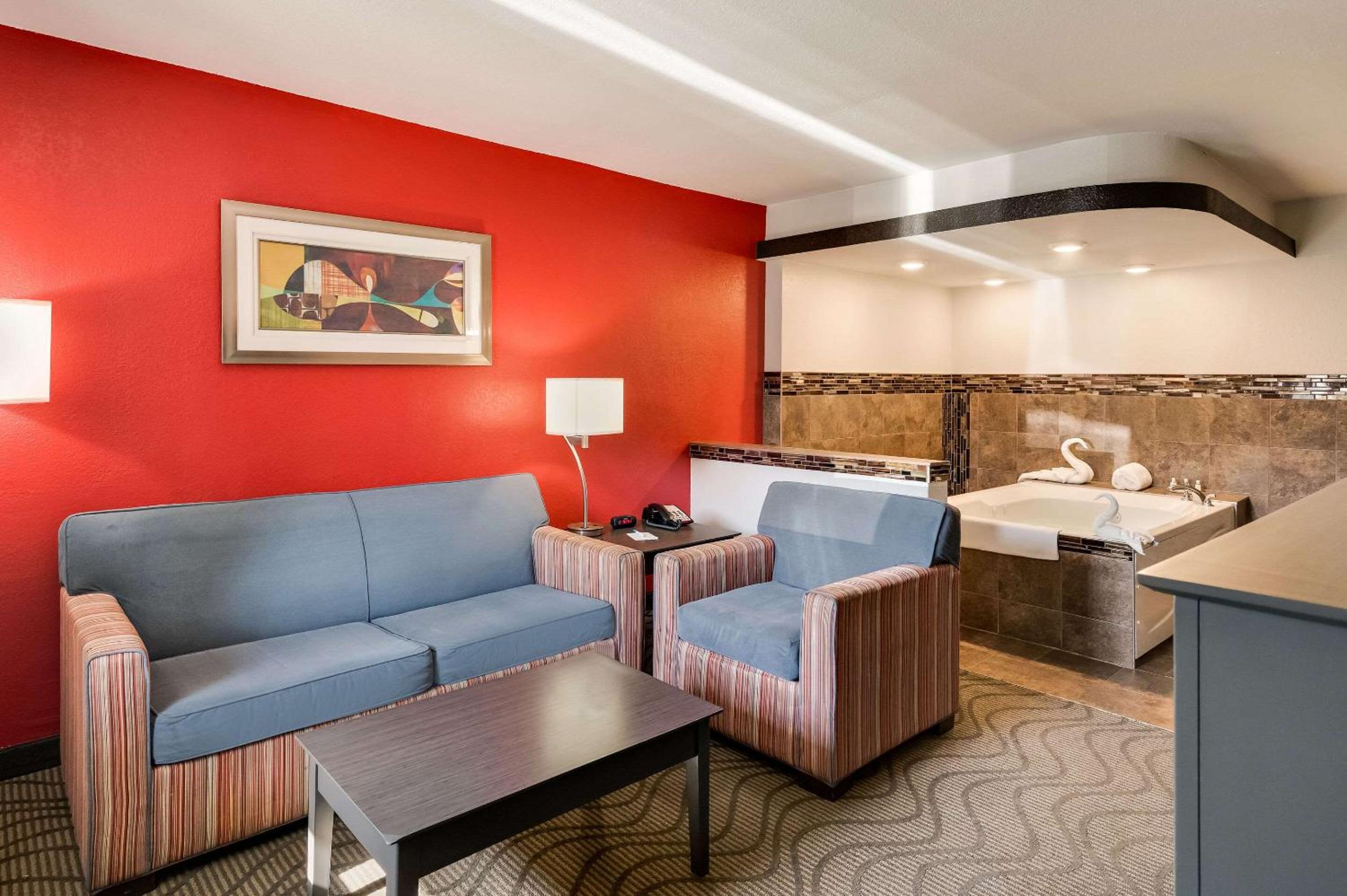 King Suite With Jacuzzi - Non-Smoking