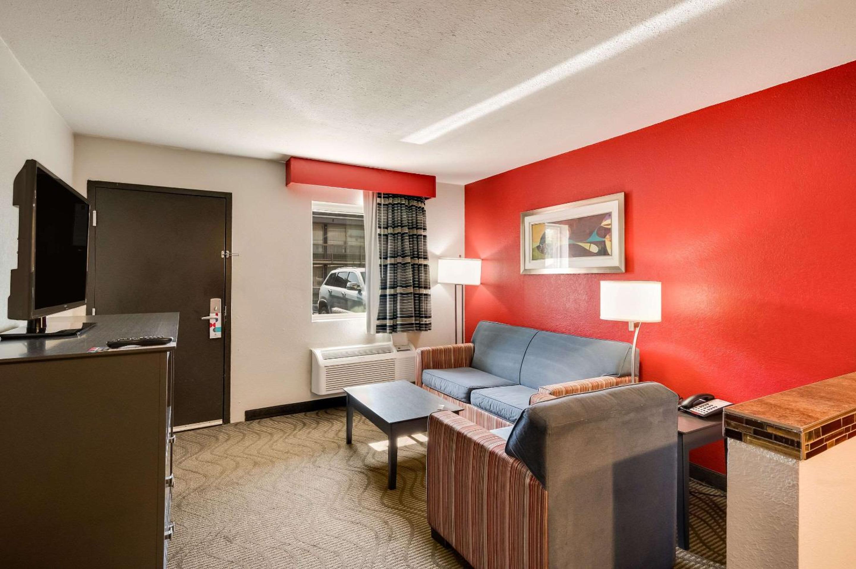 King Suite With Living Room - Non-Smoking photo 2