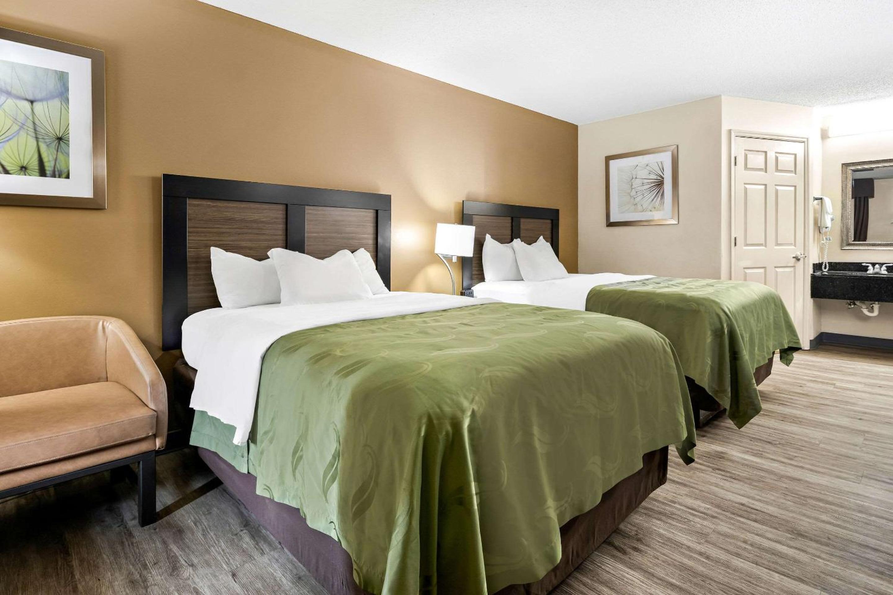 Double Room with Two Double Beds - Non-Smoking - Photo 4
