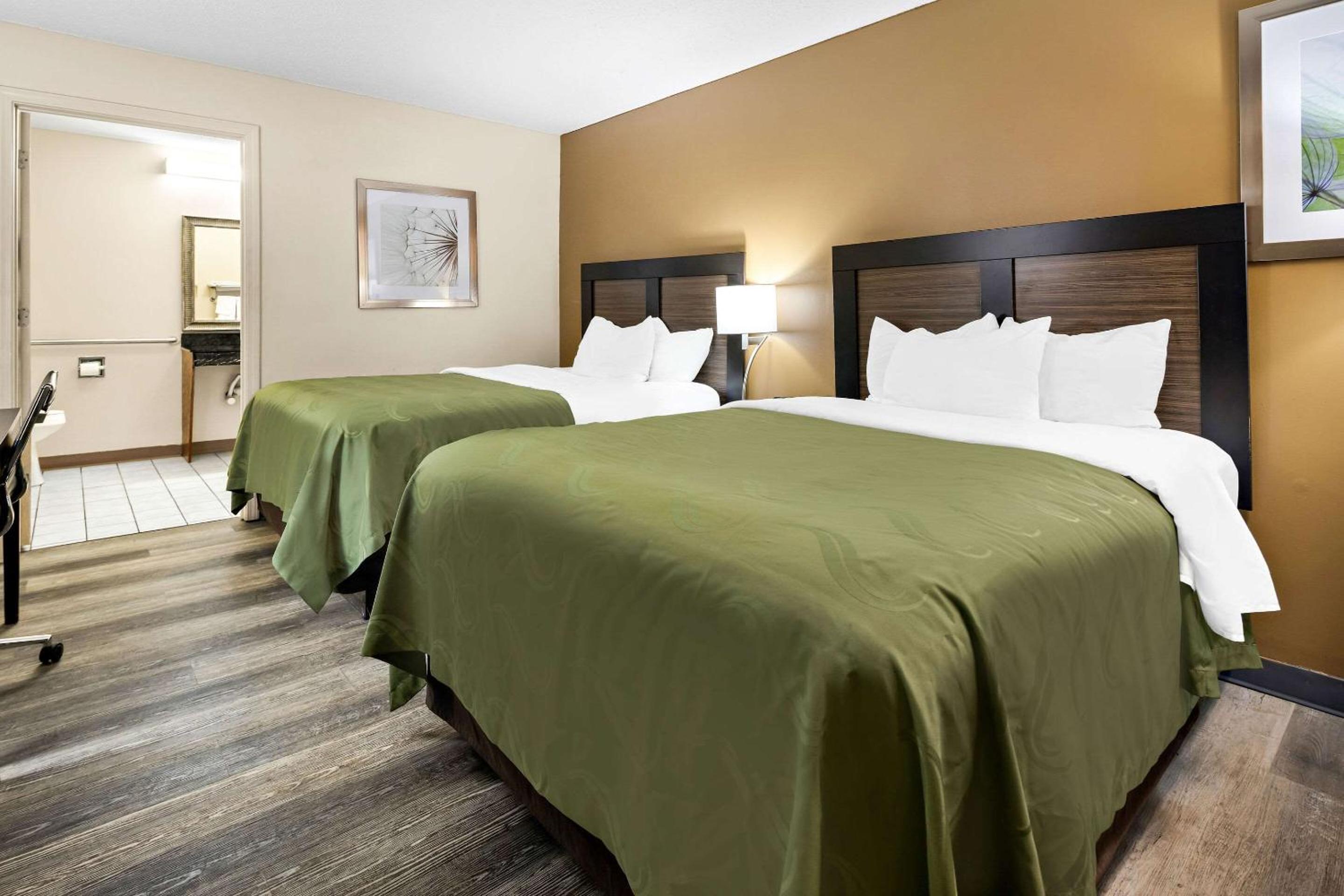 Double Room with Two Double Beds - Non-Smoking - Photo 2