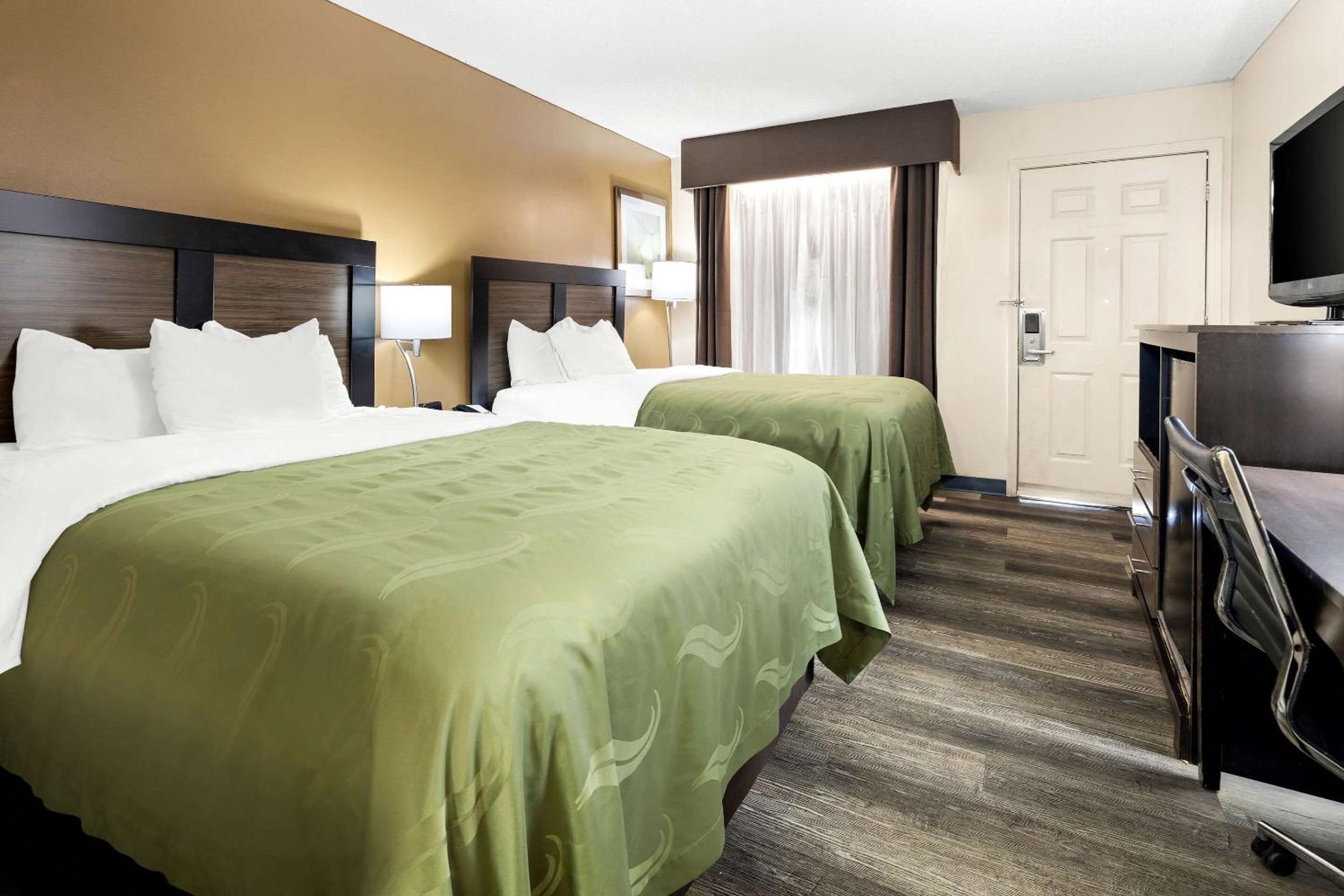 Double Room with Two Double Beds - Non-Smoking - Photo 3