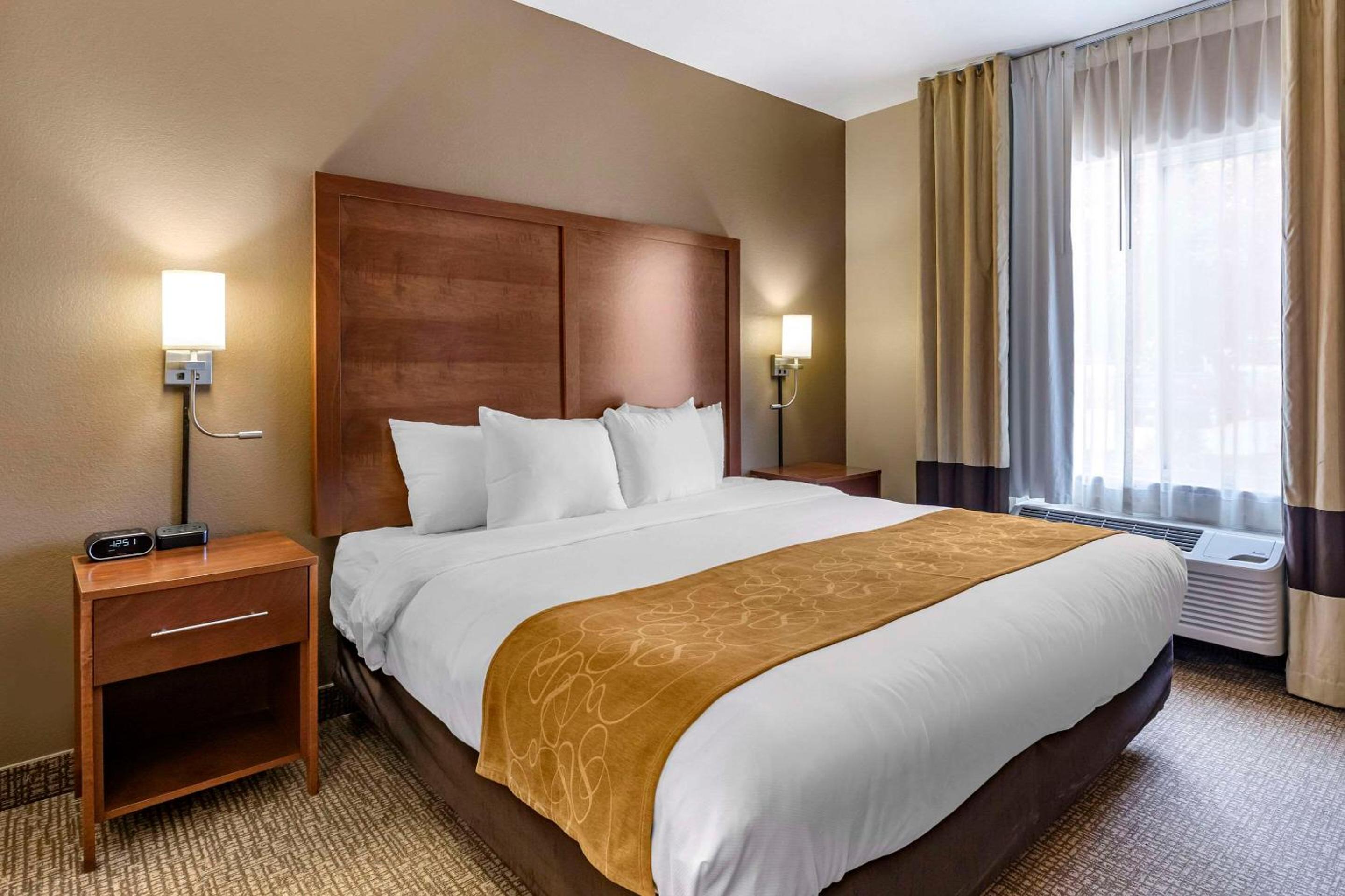 King Room - Accessible/Non-Smoking - Photo 3