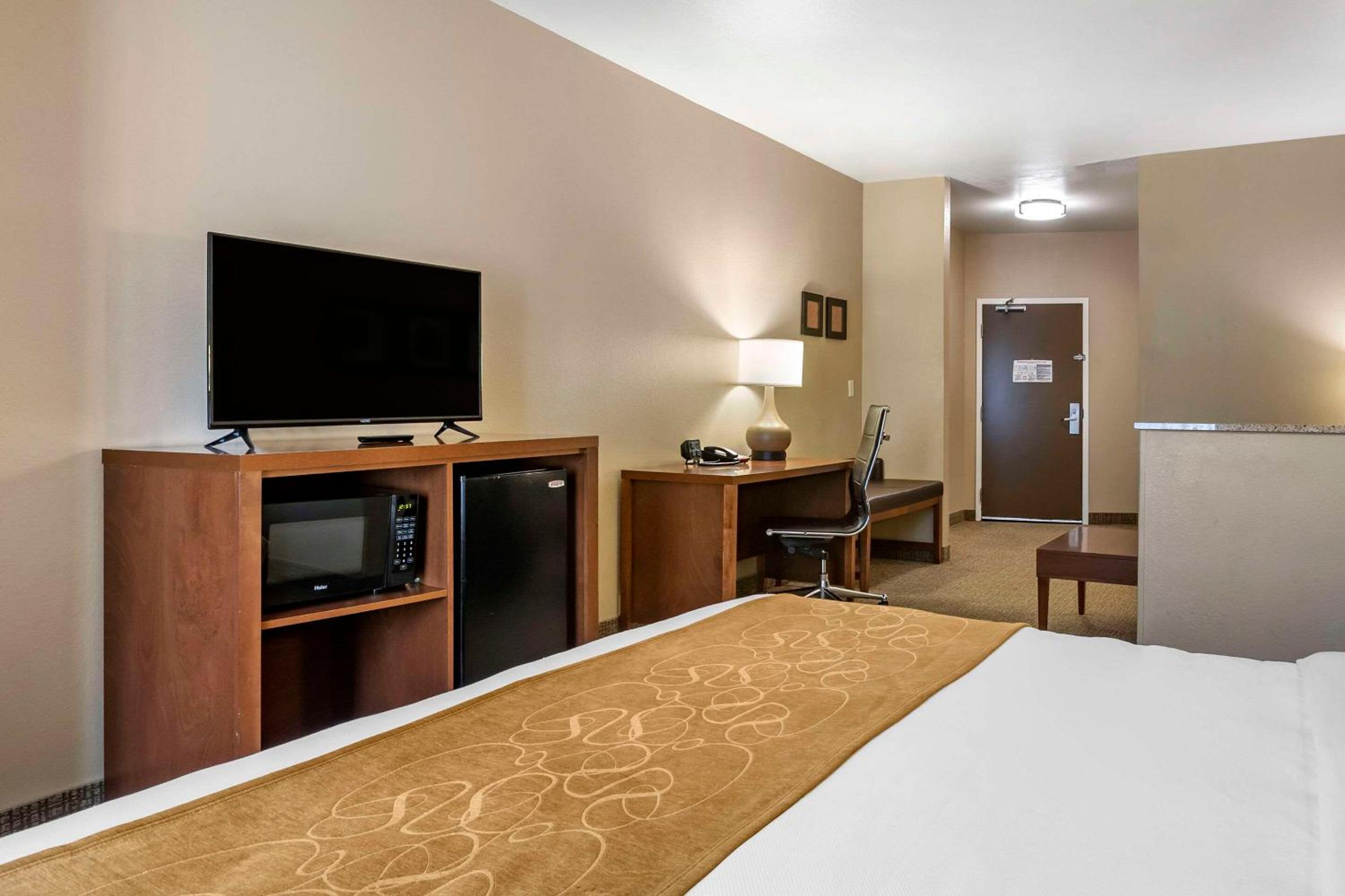 King Room - Accessible/Non-Smoking - Photo 4