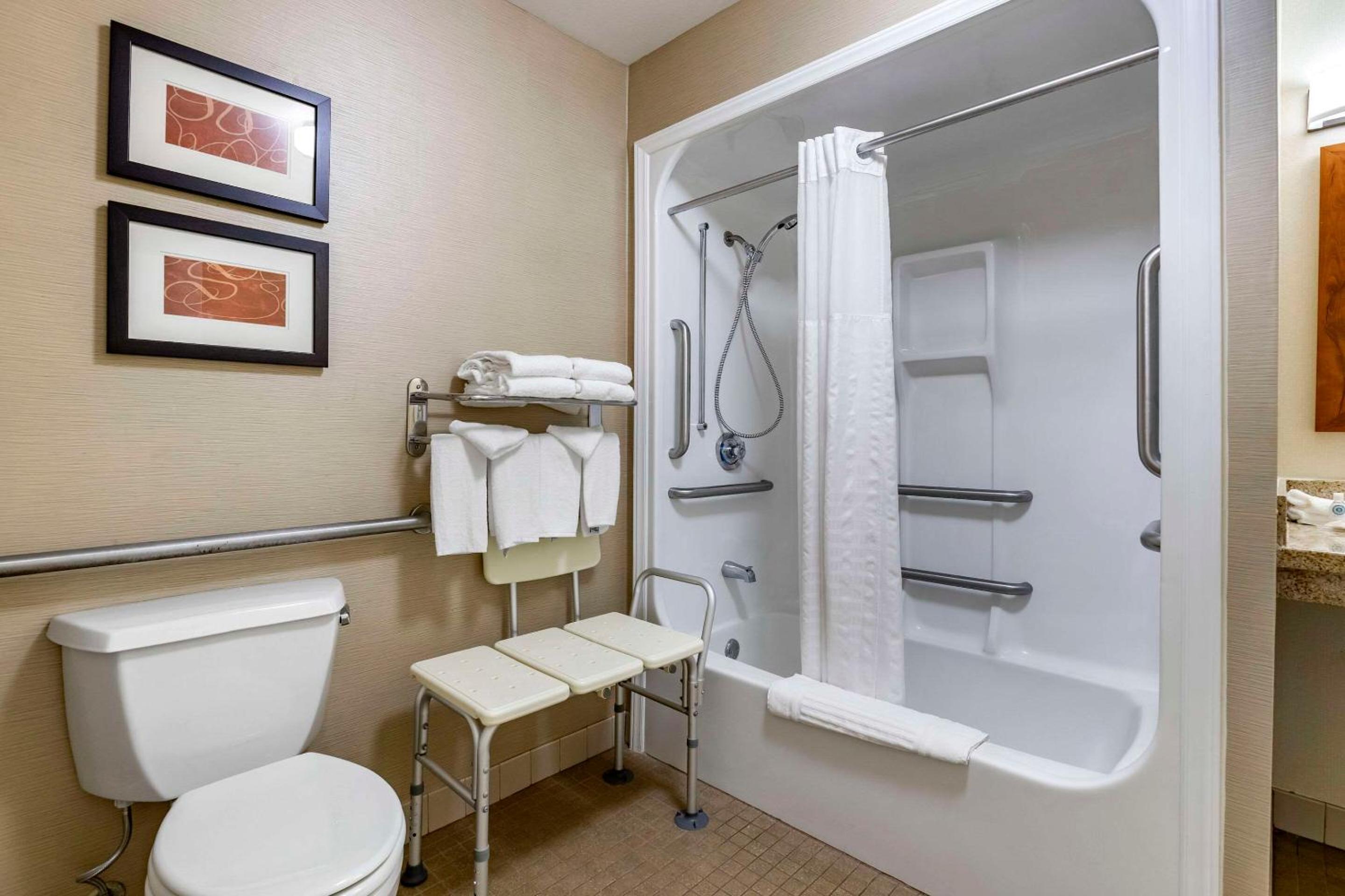 Business King Room - Accessible/Non-Smoking - Photo 2
