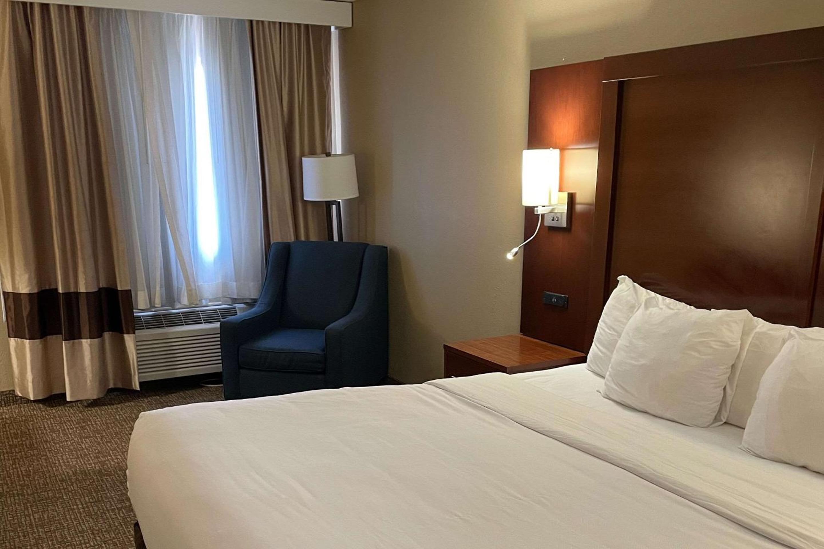 Accessible Queen Room - Non-Smoking - Photo 1