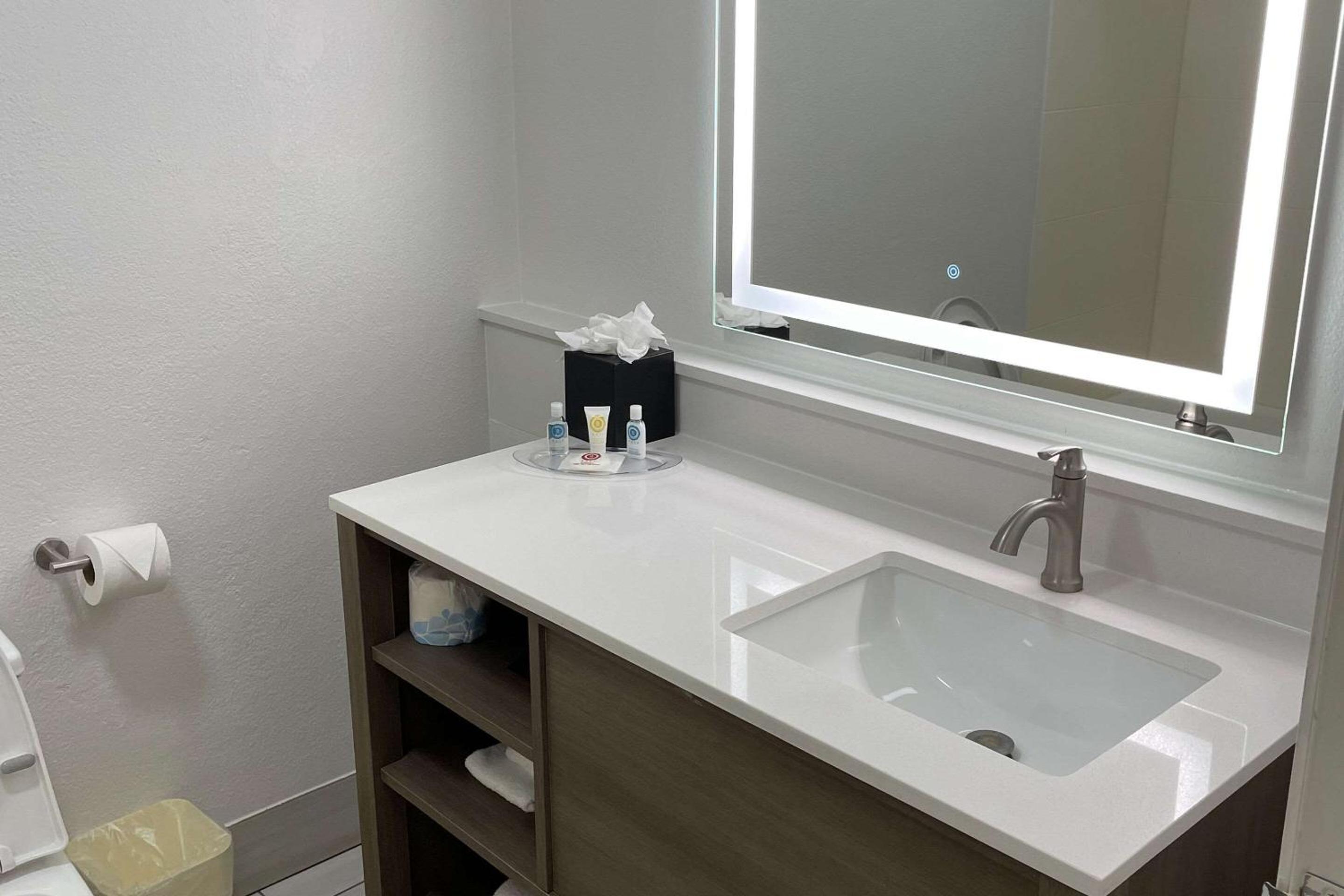Accessible Queen Room - Non-Smoking - Photo 2