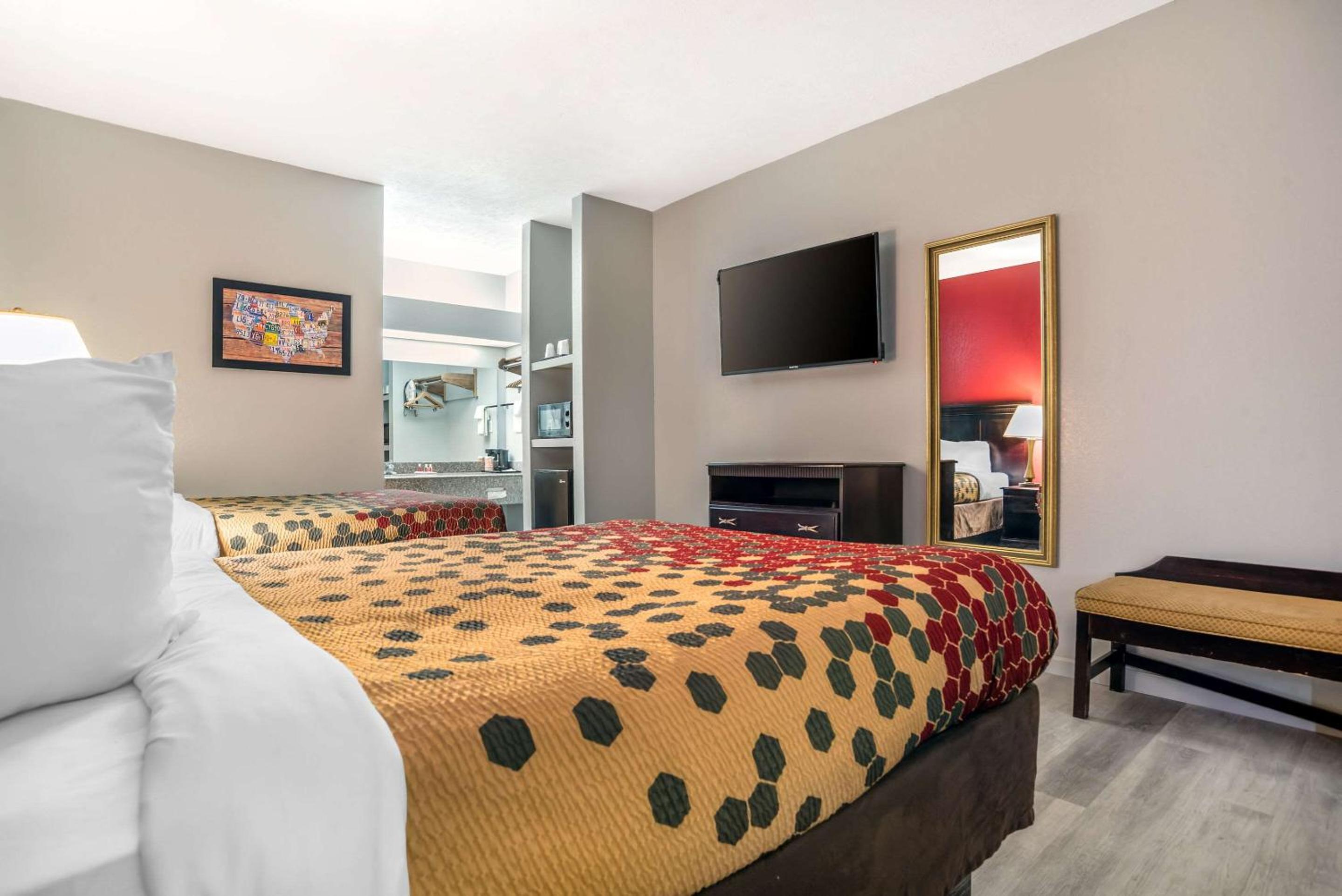 Double Room with Two Double Beds - Non-Smoking - Photo 2