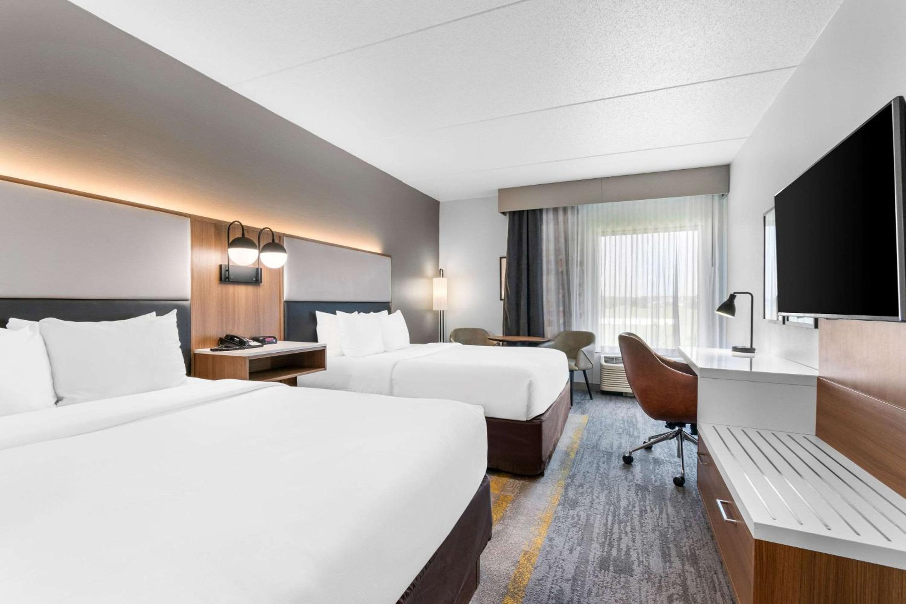 Queen Room with Two Queen Beds - Non-Smoking - Photo 1