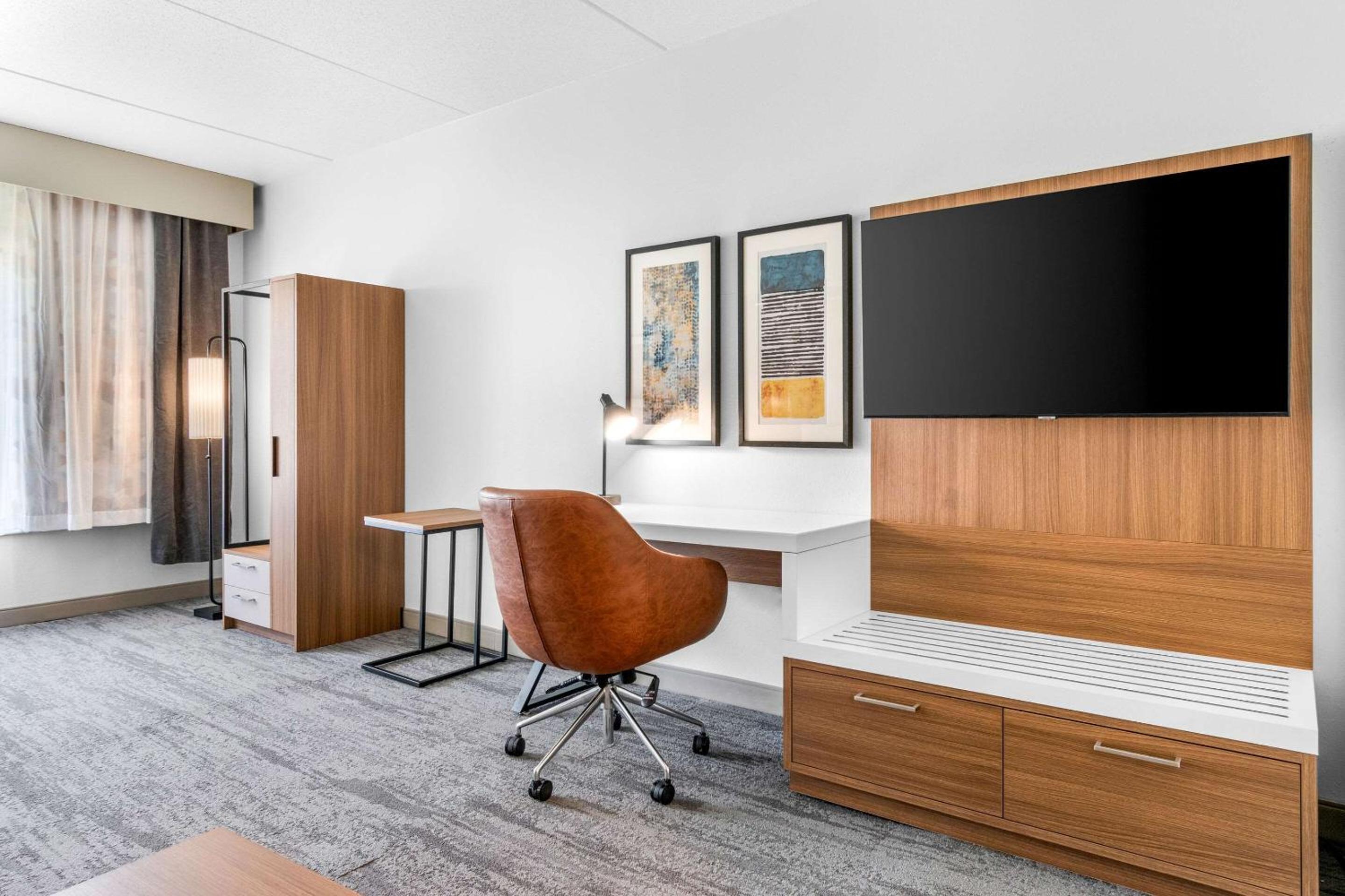 King Suite - Non-Smoking - Photo 1