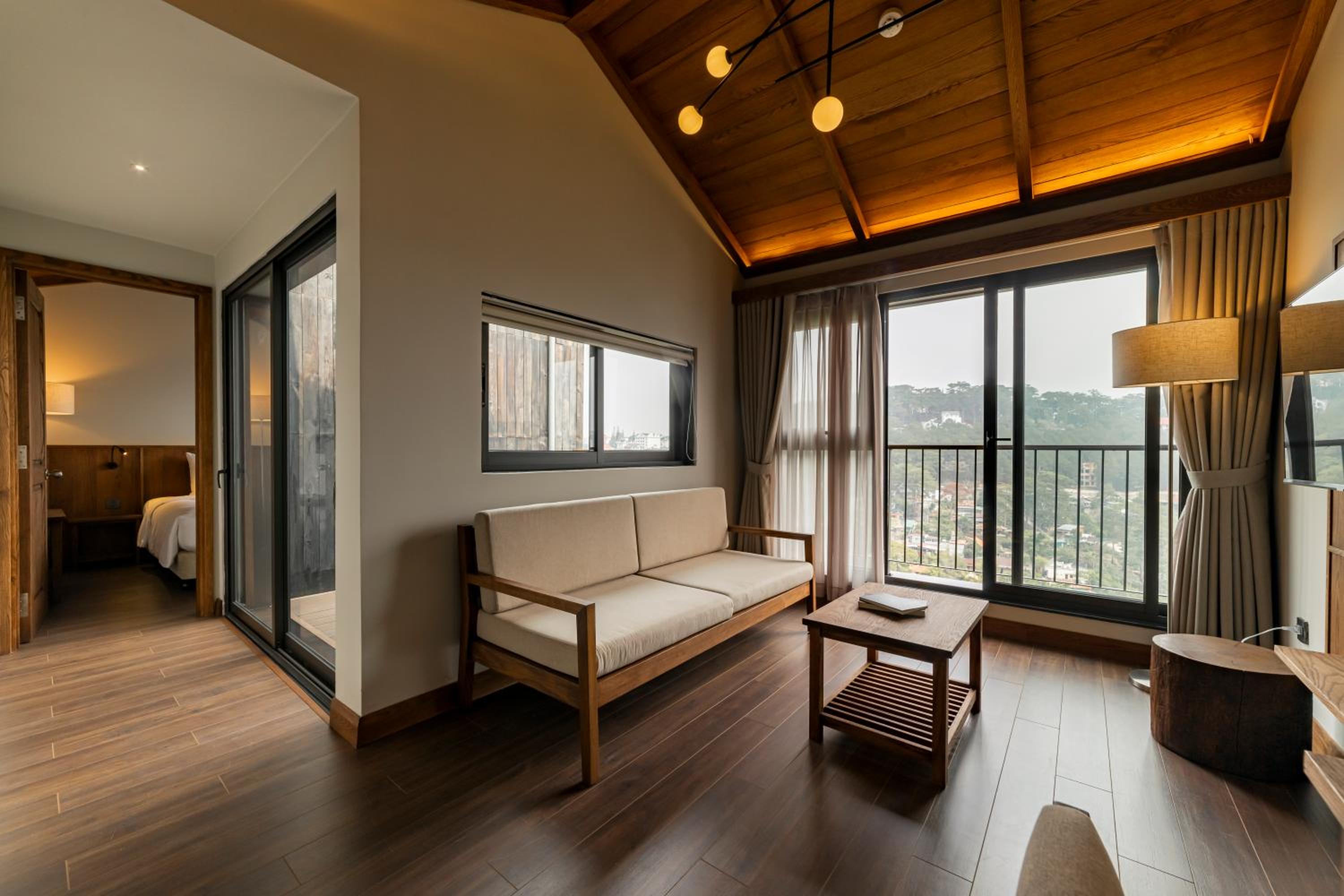 Suite - Photo 18