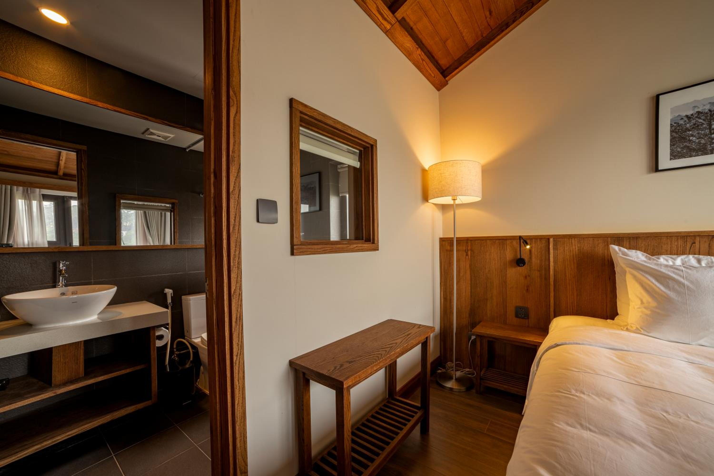Suite - Photo 14