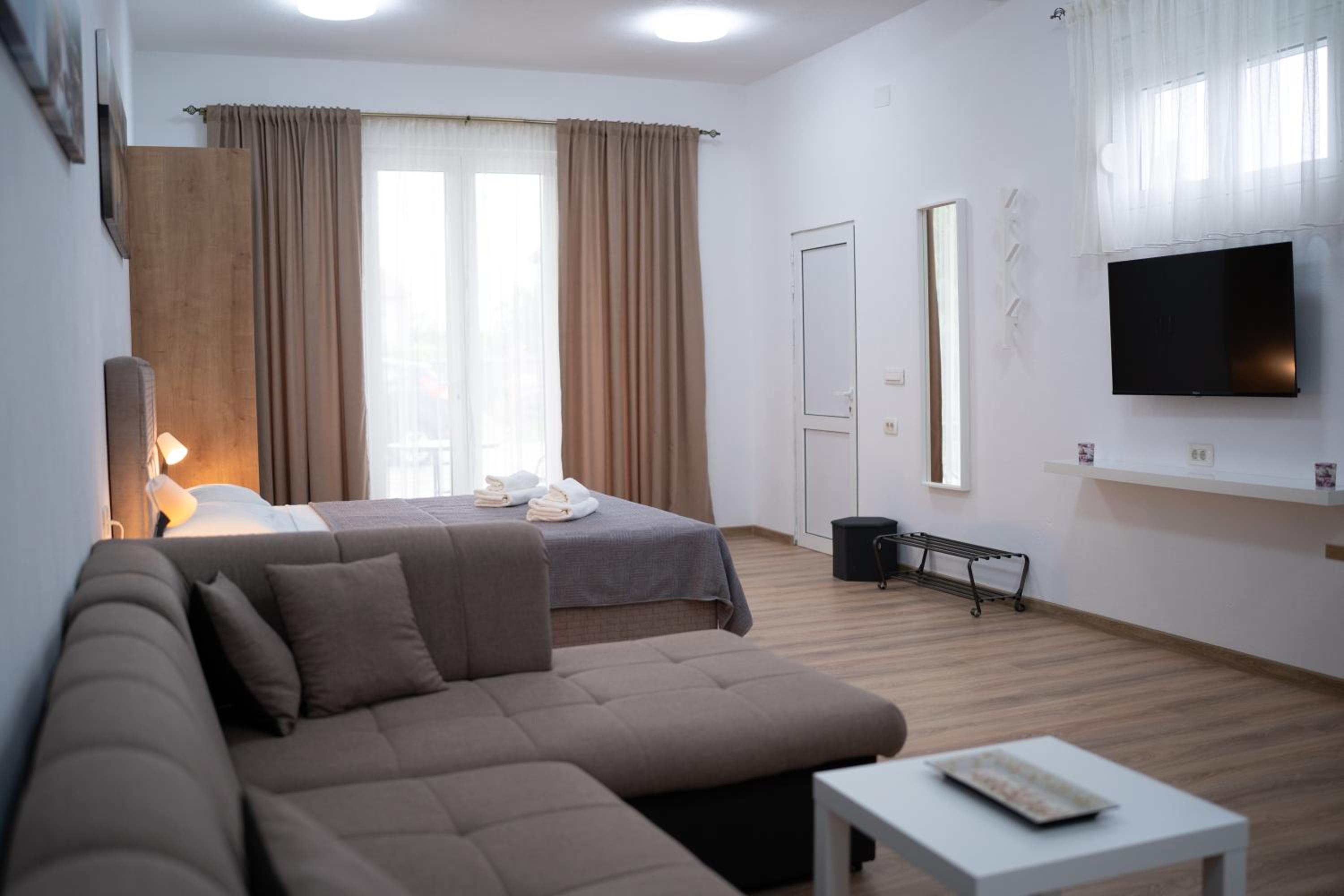 One-Bedroom Apartment photo 2