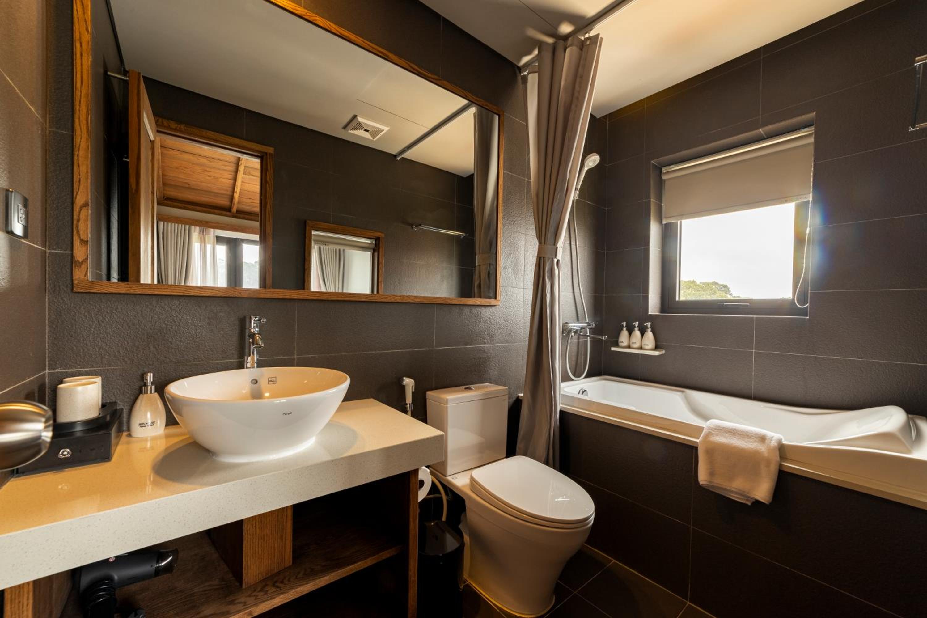 Suite - Photo 10