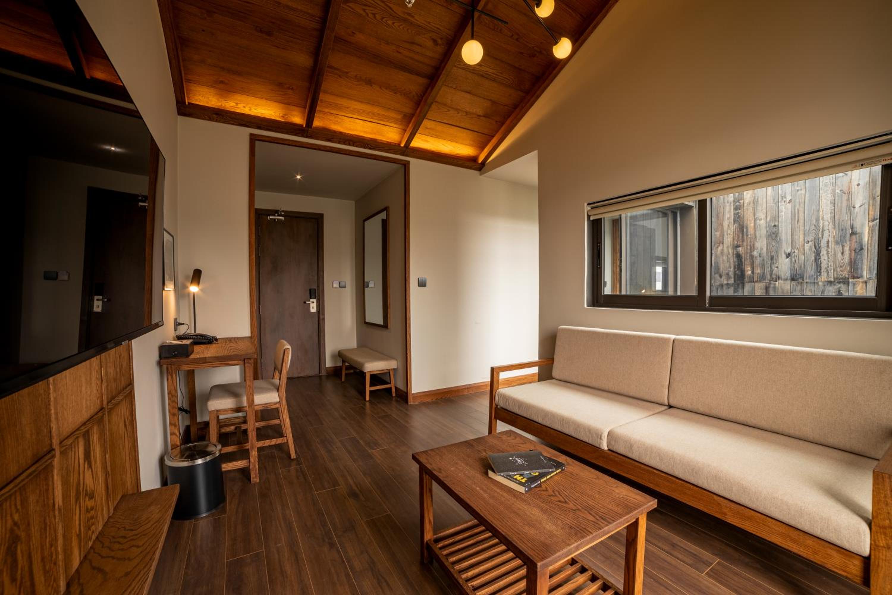 Suite - Photo 7