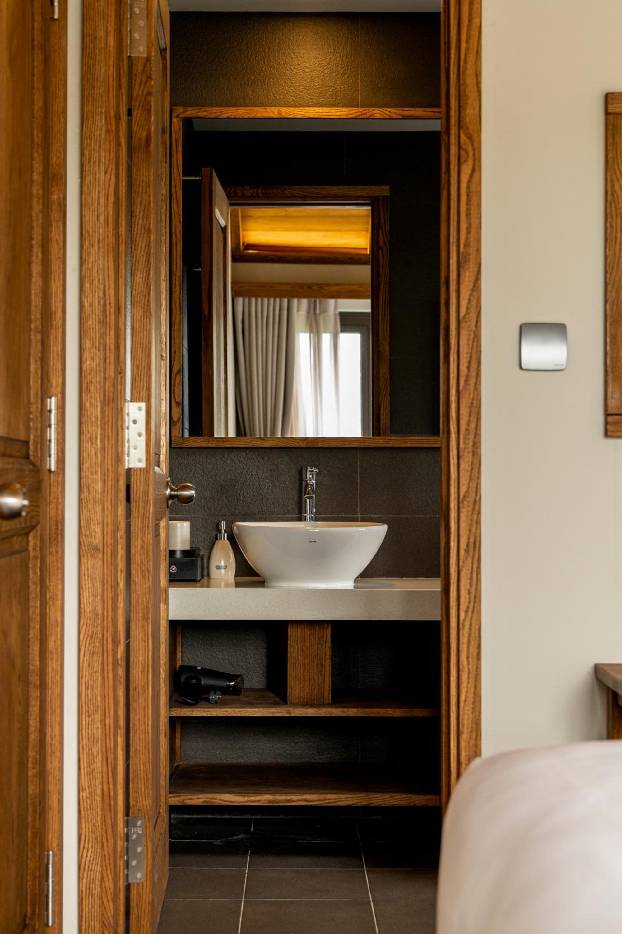 Suite - Photo 4