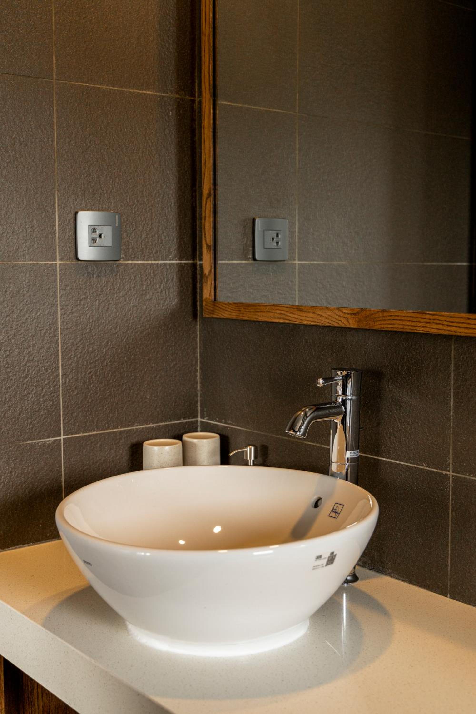 Suite - Photo 5