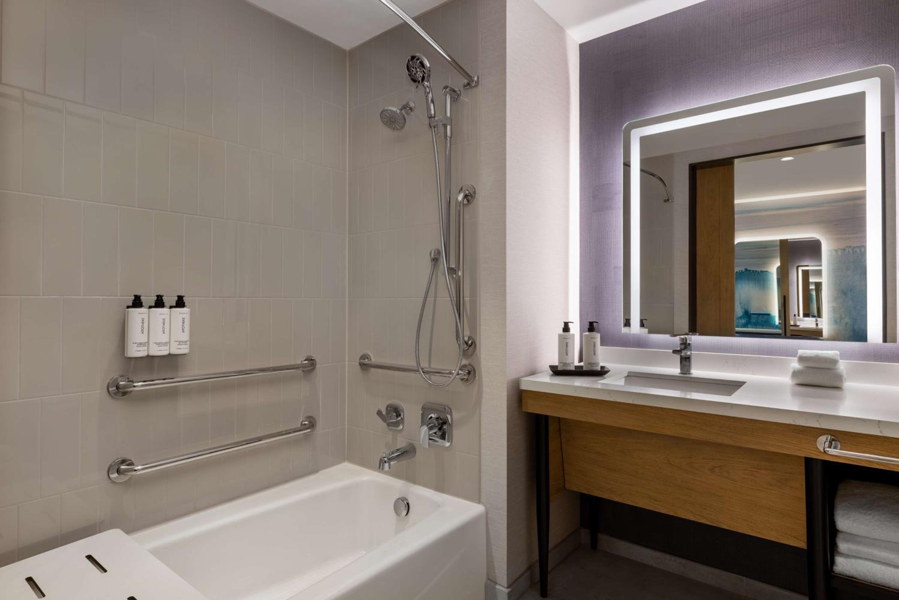 King Room with Mobility Accessible Tub - Photo 5