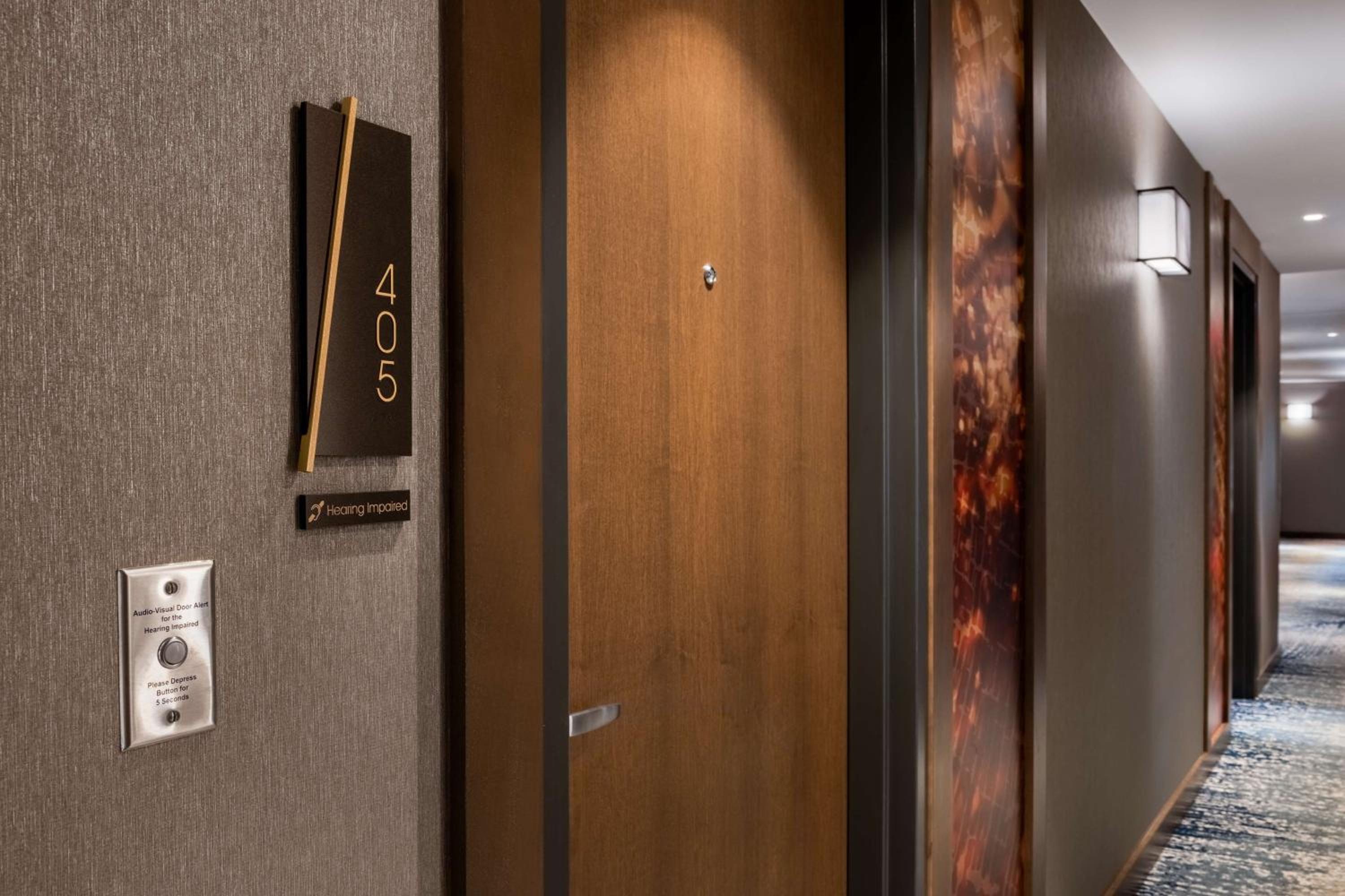 King Room - Hearing Access - Photo 9