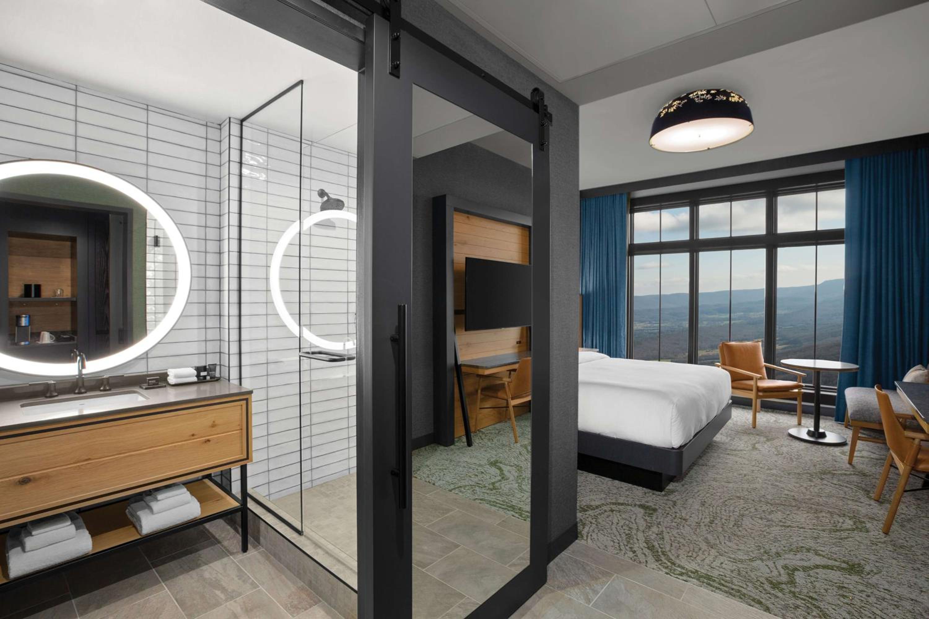 Superior King Room with Mountain View - Photo 9
