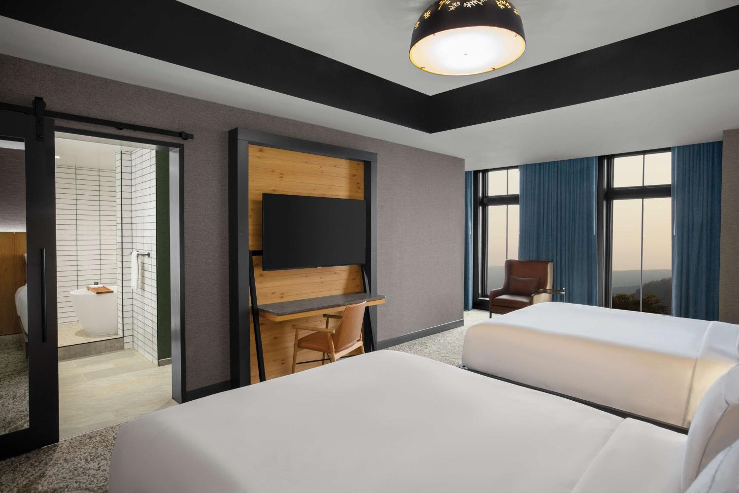 Highlands Queen Suite with Resort View
