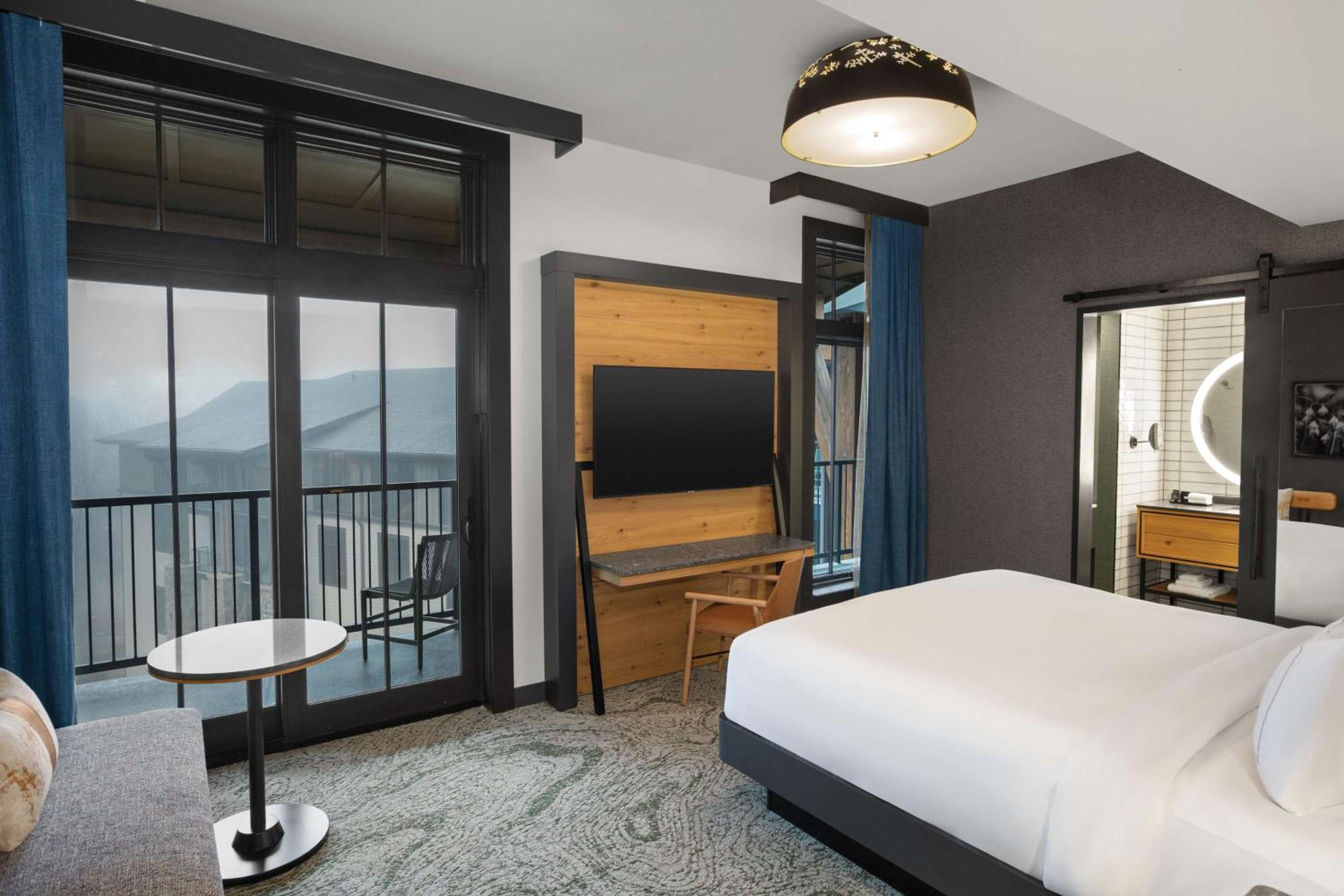 King Room with Balcony and Resort View - Photo 10